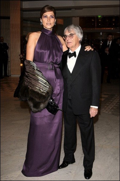 Bernie Ecclestone et sa femme arrivent au Gala de la FIA 2006. | Photo : Getty Images