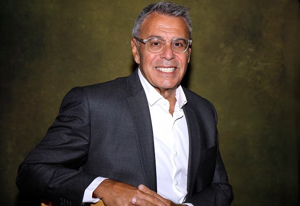 Jean-Michel Cohen pose lors d'une séance de portrait à Paris, France, le 09/02/2020. | Photo : Getty Images