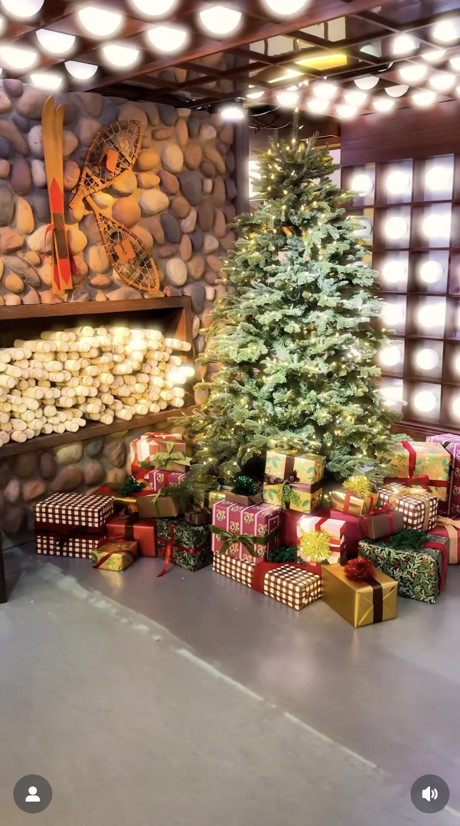 A photo showing the show decorated for the holiday season, dated December 10, 2025 | Source: Instagram/kellyclarksonshow