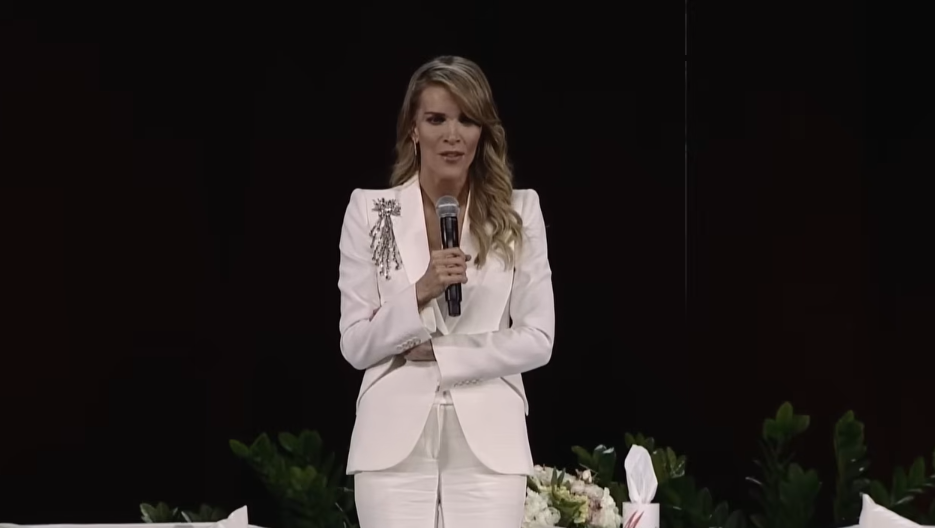 Megyn Kelly right before her interview with Erika Kirk for Kelly's live tour, from a video dated November 24, 2025 | Source: Youtube/Megyn Kelly