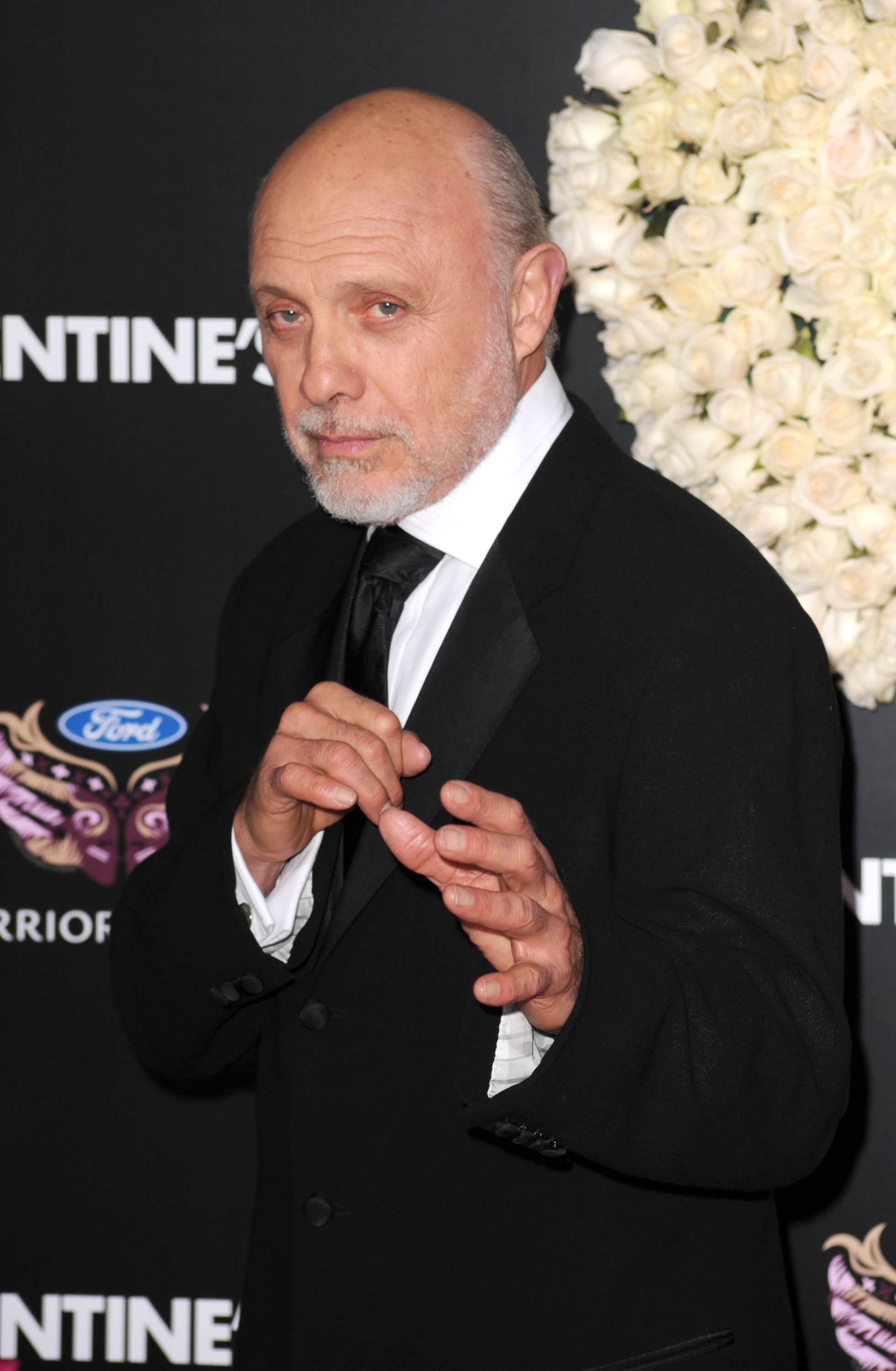 Hector Elizondo arrives at the "Valentine's Day" Los Angeles premiere held at Grauman's Chinese Theatre on February 8, 2010 in Hollywood, California. | Source: Getty Images