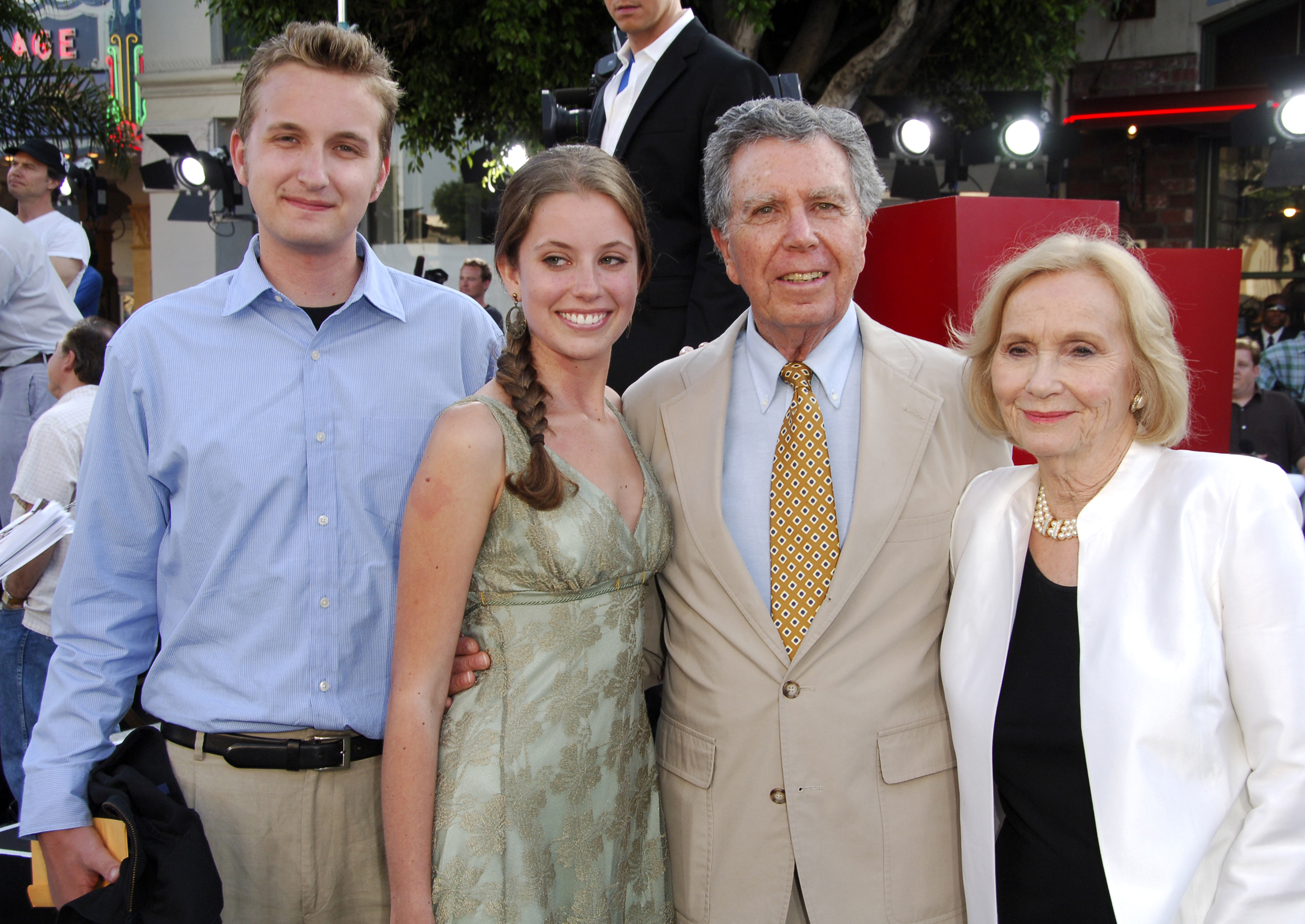 Jeffrey Hayden and Eva Marie Saint with their grandchildren at the world premiere of "Superman Returns" in 2006 | Source: Getty Images