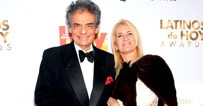 José José y su esposa Sara Salazar posan ante cámaras en Premios Latinos de Hoy. | Foto: Getty Images José José y su esposa Sara Salazar posan ante cámaras en Premios Latinos de Hoy. | Foto: Getty Images