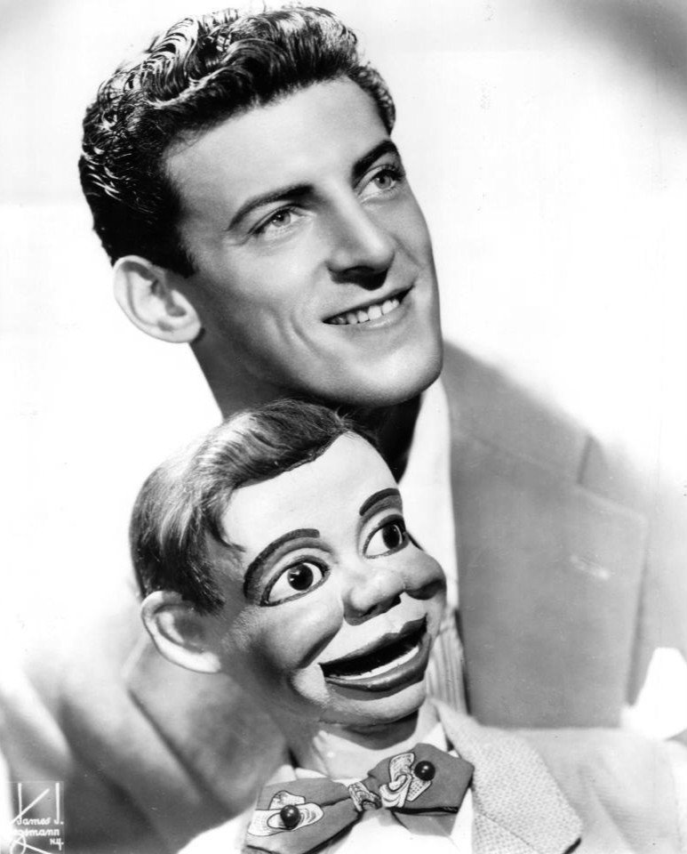 Ventriloquist Paul Winchell with Jerry Mahoney publicity photo, 1951 | Photo: Wikimedia Commons Images