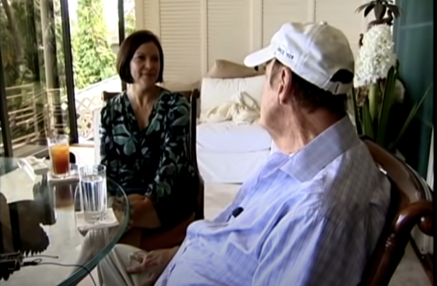 Jim Nabors being interviewed in his Hawaii home in 2012 | Source: youtube.com/@kitv