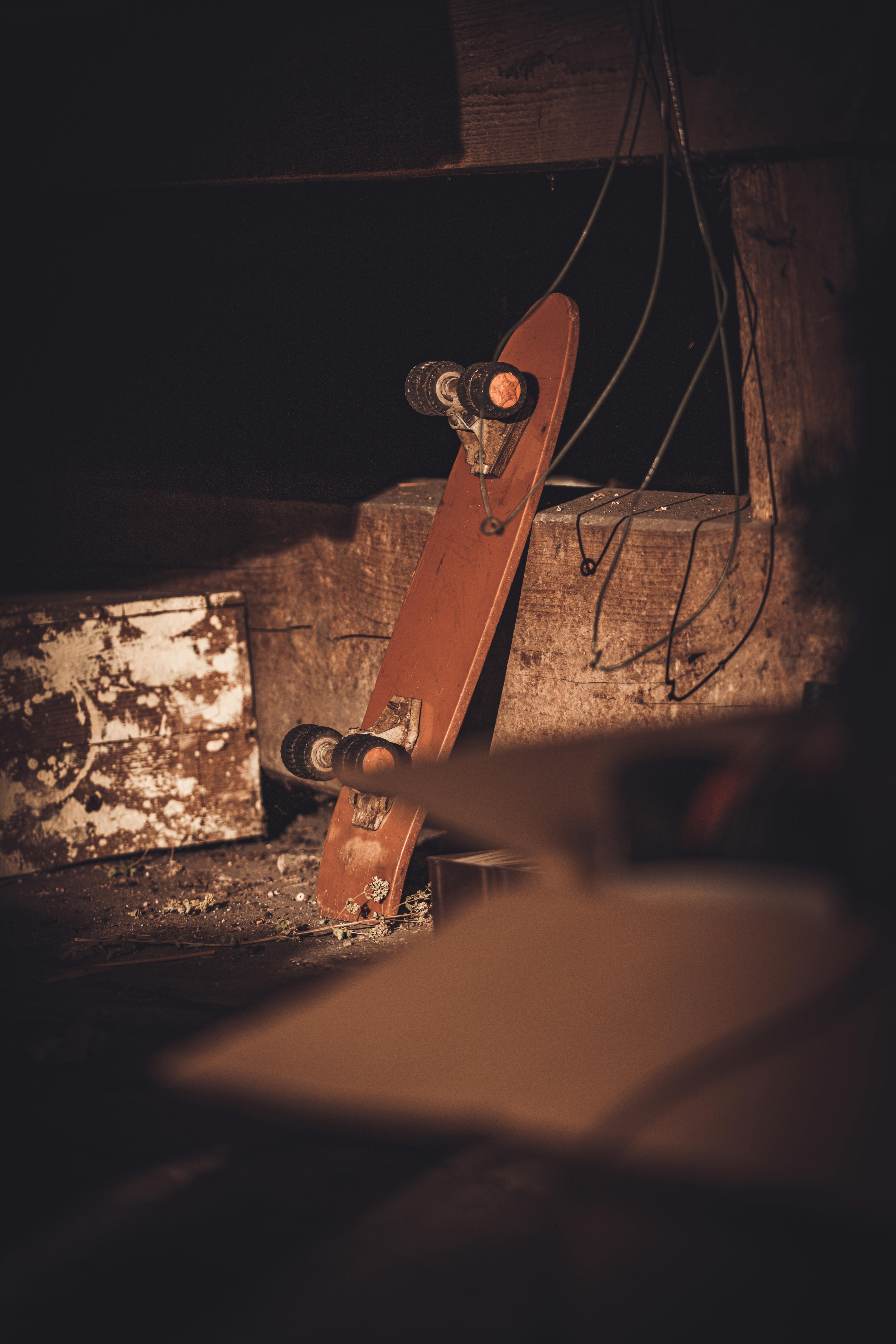 An old skateboard | Source: Pexels