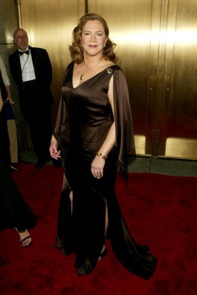 Kathleen Turner attends the 59th Annual Tony Awards at Radio City Music Hall June 5, 200,5 in New York City. | Source: Getty Images.