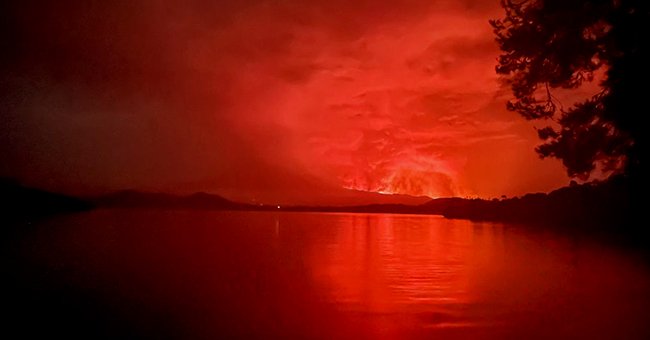A view across Lake Kivu, that show the flames caused from the volcanic eruption of Mount Nyiragongo. 2021. | Photo: Getty Images 