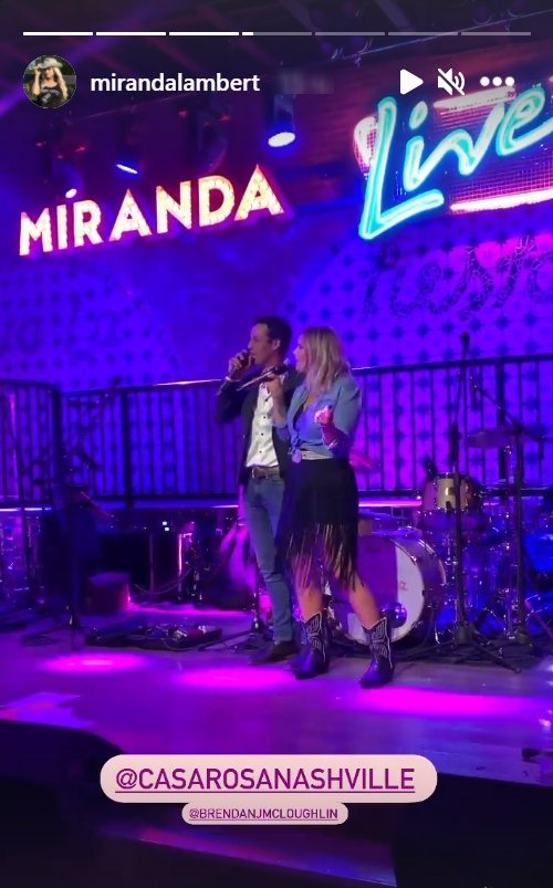 Miranda Lambert and her police officer husband, Brendan Mcloughlin singing karaoke on Instagram | Photo: Instagram/mirandalambert