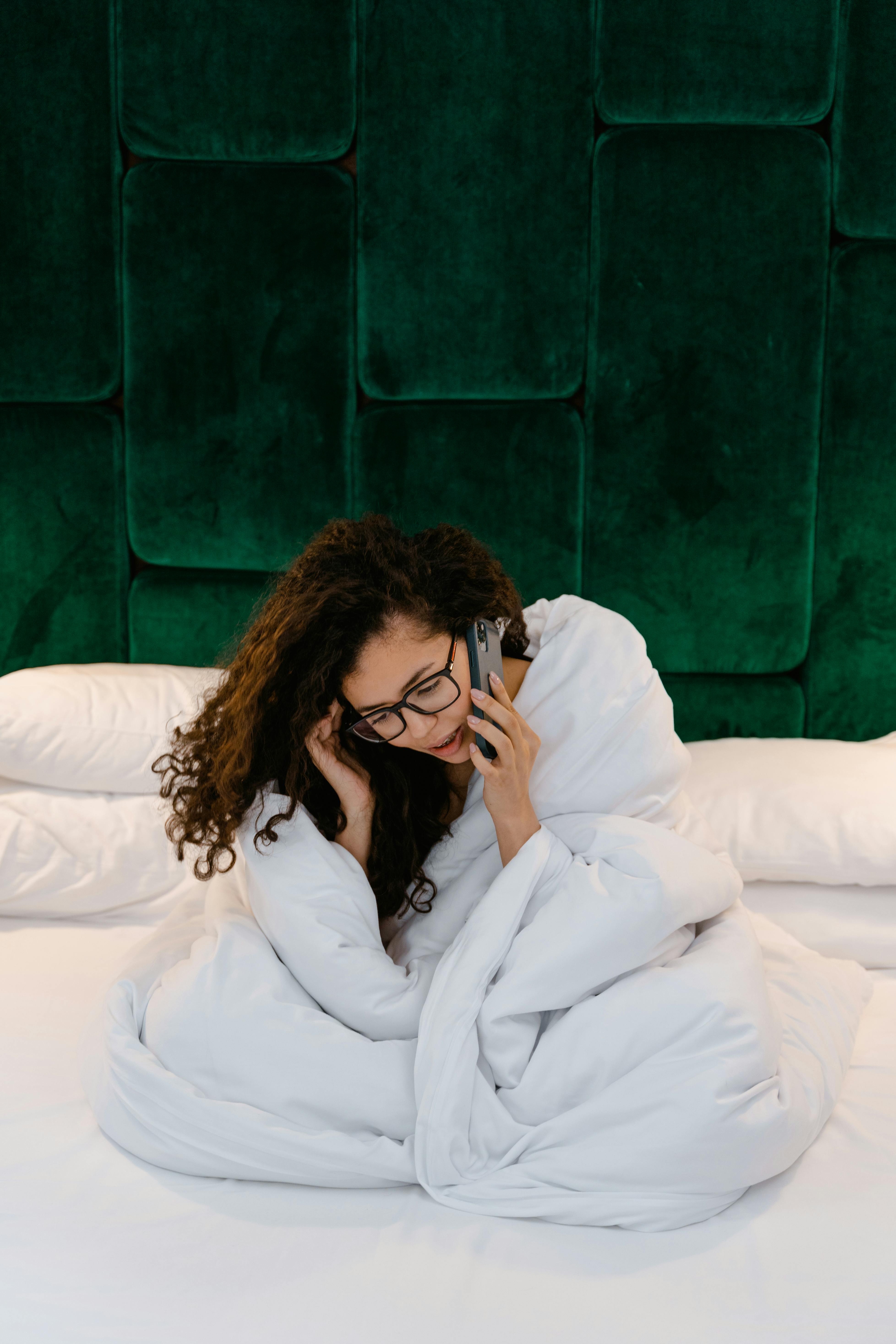Electronics in bed are often linked to bedtime procrastination. | Source: Pexels