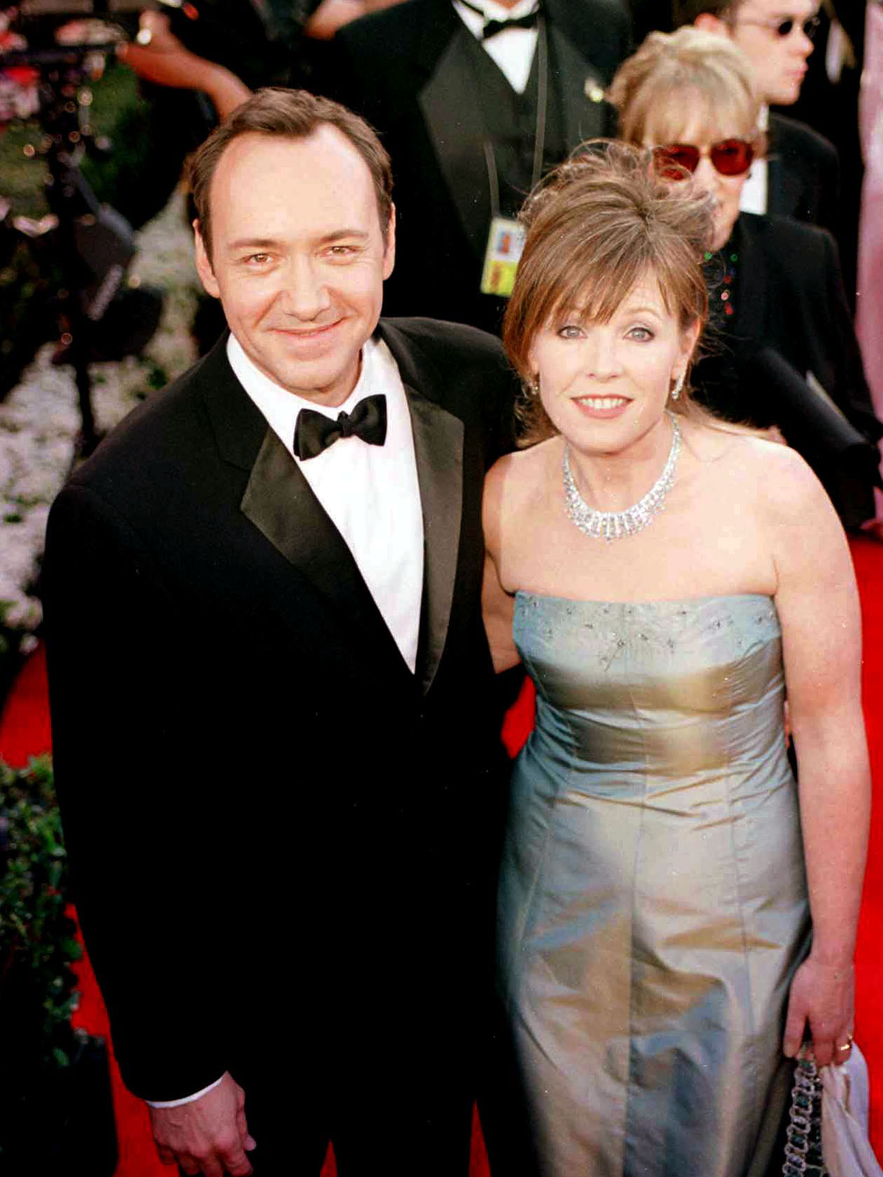Kevin Spacey and Dianne Dreyer arrive at the 72nd Annual Academy Award at the Shrine Auditorium in 2000 in Los Angeles, California. | Source: Getty Images