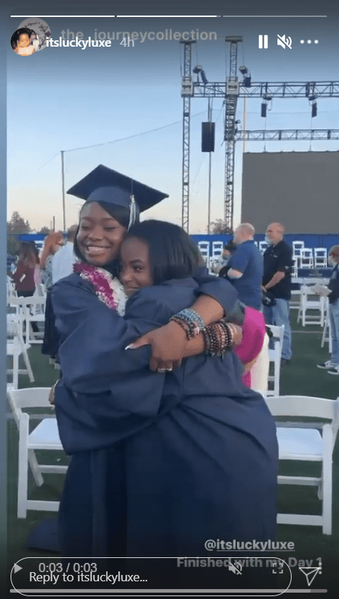 Cedric the Entertainer's daughter Lucky Rose at her graduation | Photo: instagram.com/itsluckyluxe  