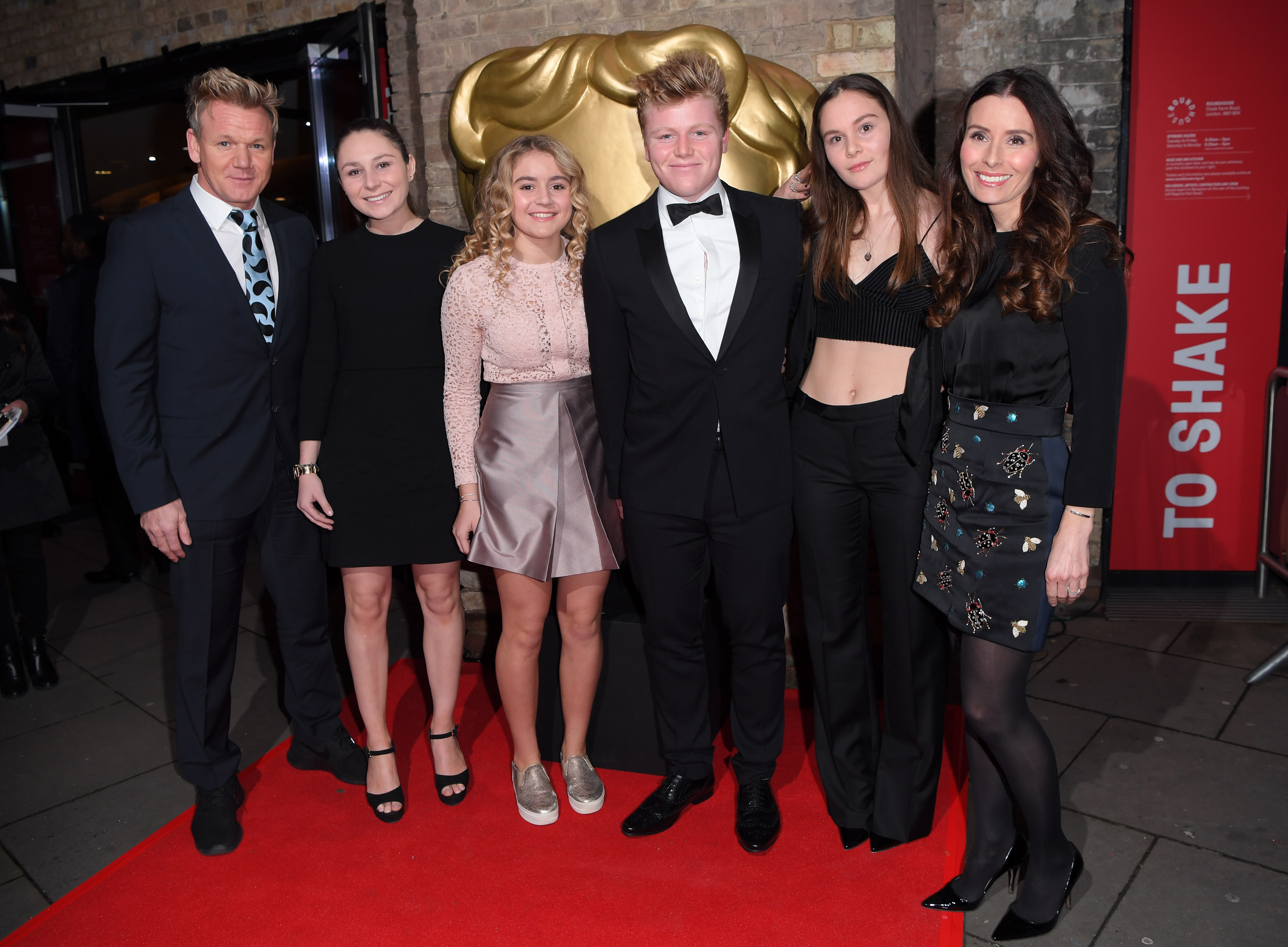 Gordon, Holly, Matilda, Jack, Megan, and Tana Ramsay at the BAFTA Children's Awards in London, England on November 20, 2016 | Source: Getty Images