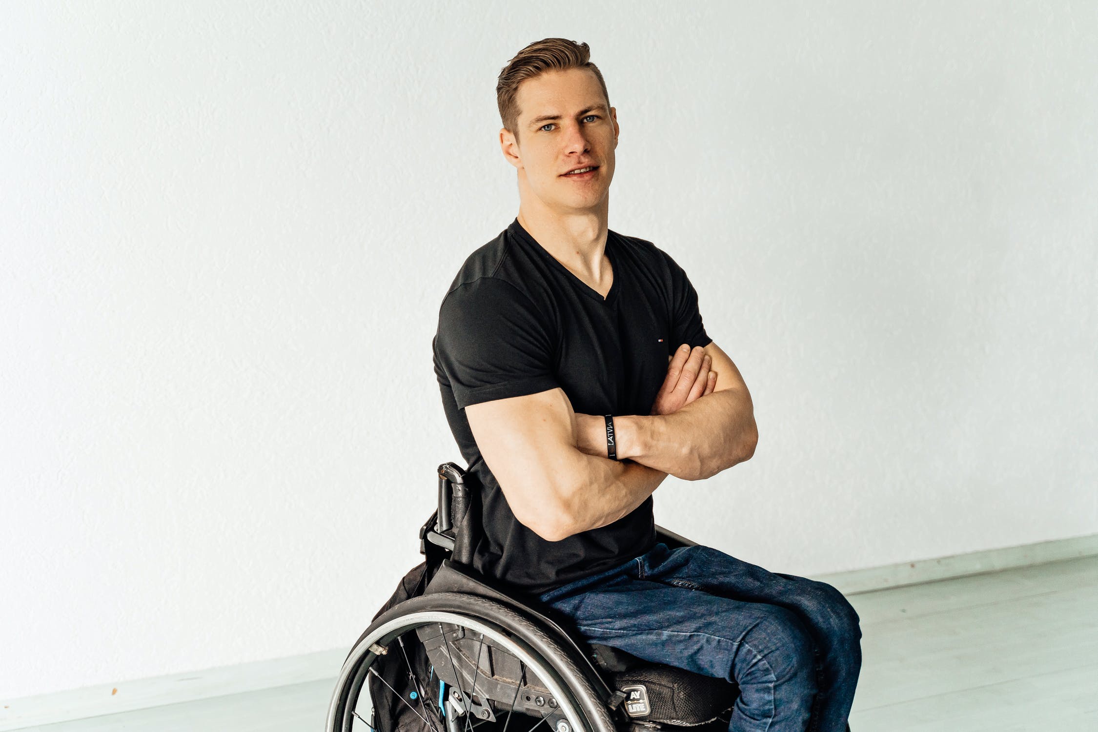 Hombre en silla de ruedas. | Foto: Pexels