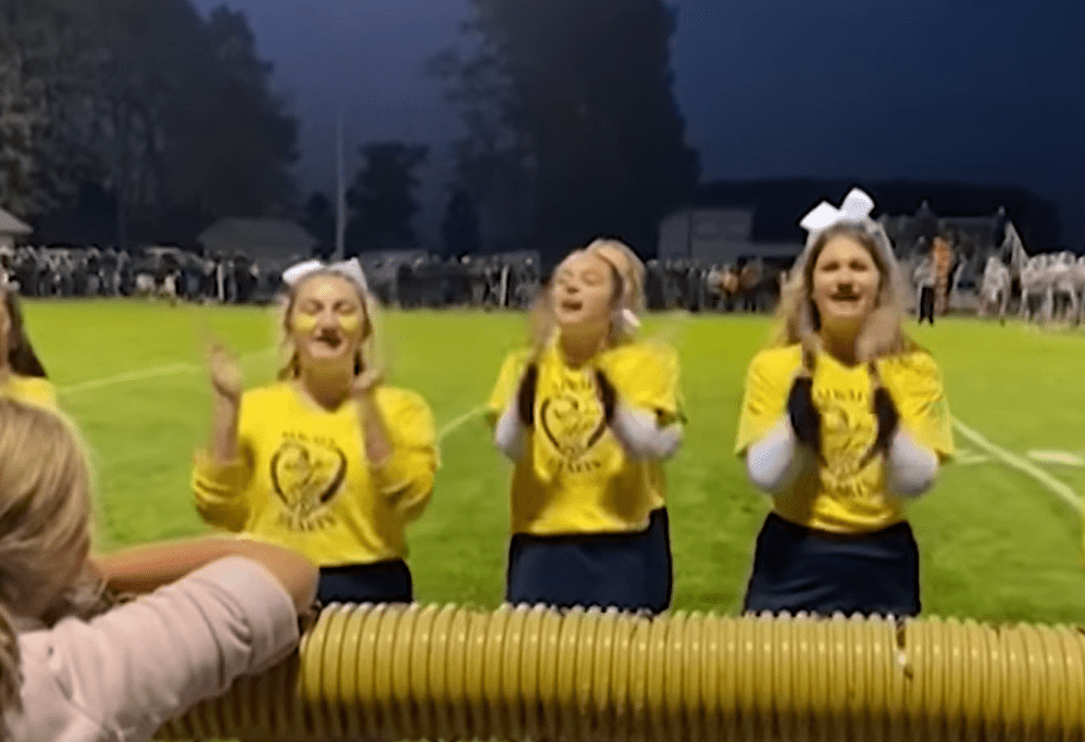 The Bobcats’ cheerleading team doing a routine.┃Source: facebook.com/peoplemag