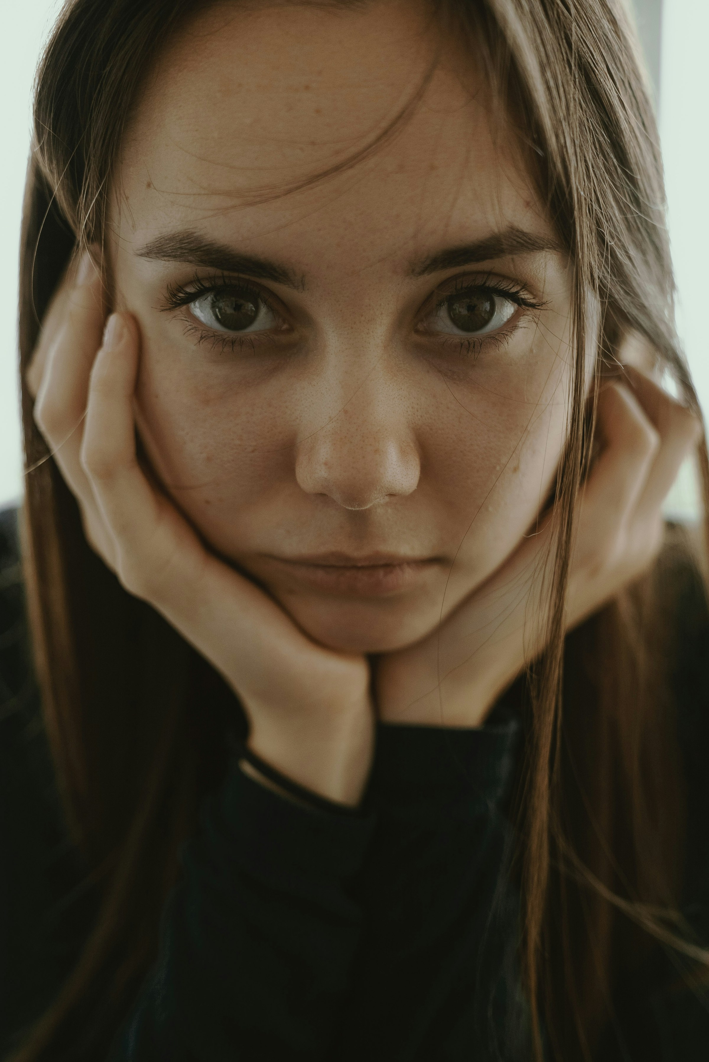 A close-up of a teenage girl | Source: Unsplash