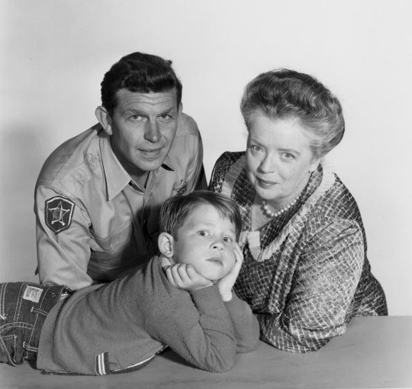 Andy Griffith (as Andy Taylor), Ron Howard (as Opie Taylor), and Frances Bavier (as Aunt Bee Taylor) on "The Andy Griffith Show." Image dated August 27, 1960. | Photo: Getty Images