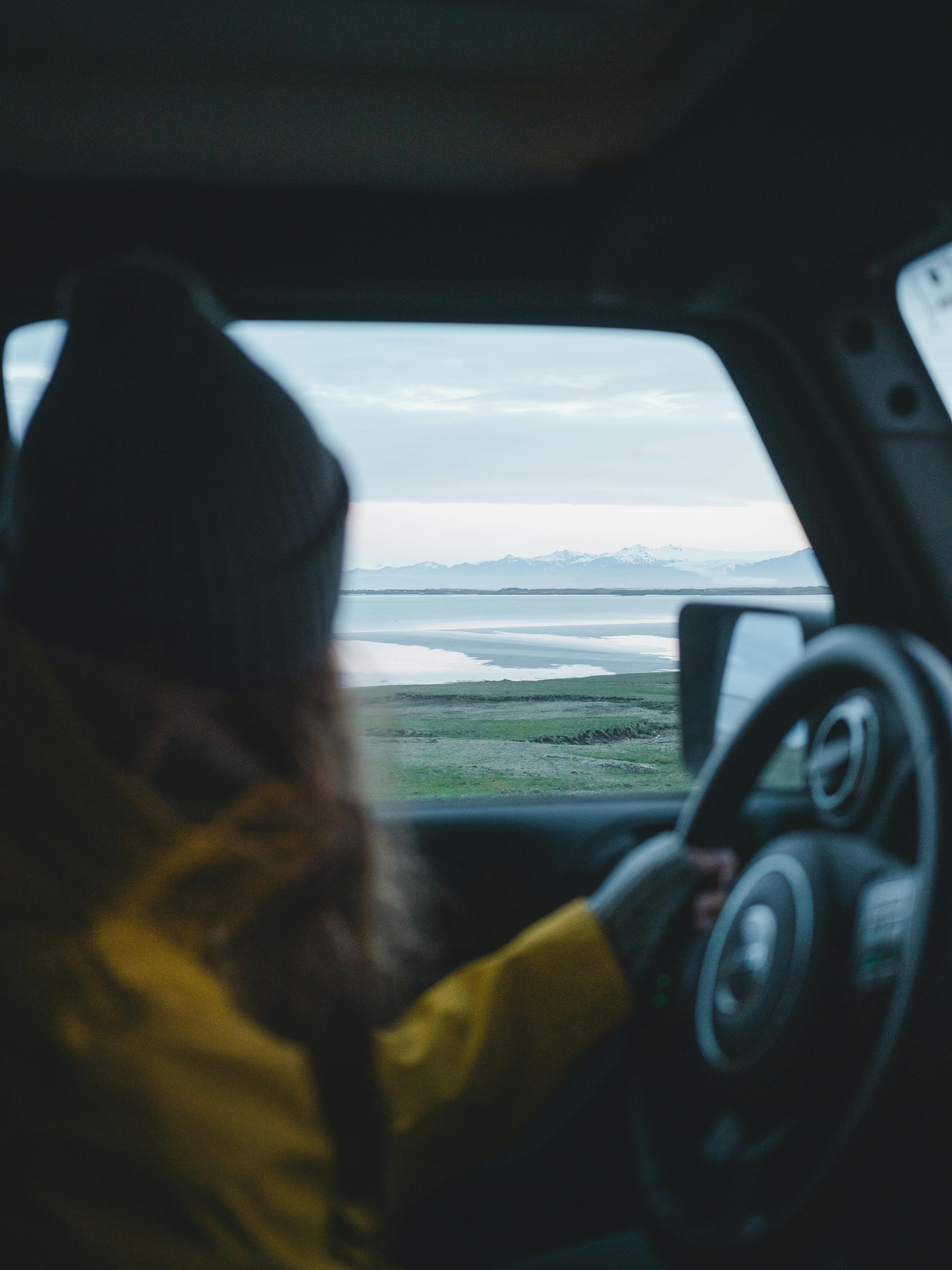 A woman driving | Source: Pexels