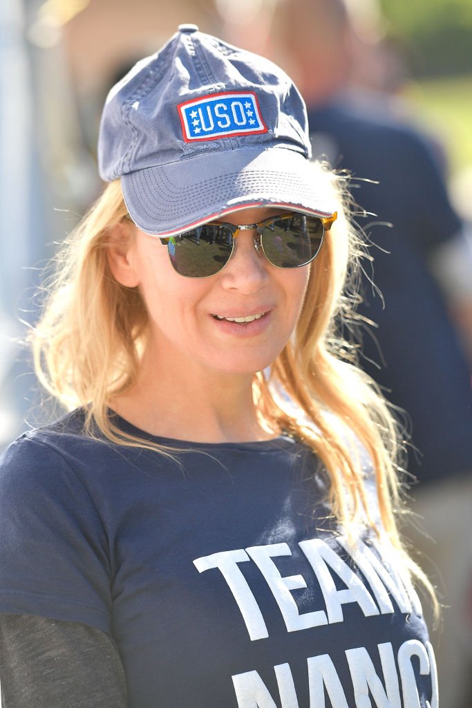 Renée Zellweger en la 15ª Caminata Anual del Condado de Los Ángeles para derrotar a ALS en Exposition Park el 15 de octubre de 2017. | Imagen: Getty Images Renée Zellweger en la 15ª Caminata Anual del Condado de Los Ángeles para derrotar a ALS en Exposition Park el 15 de octubre de 2017. | Imagen: Getty Images