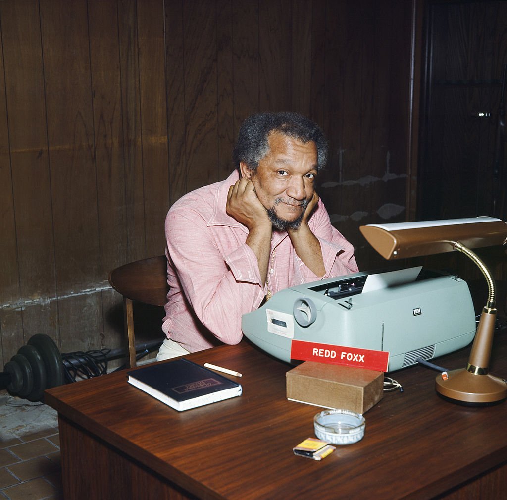 Redd Foxx as Fred G. Sanford in the movie "Stanford and Son" circus 1900. | Photo: Getty Images