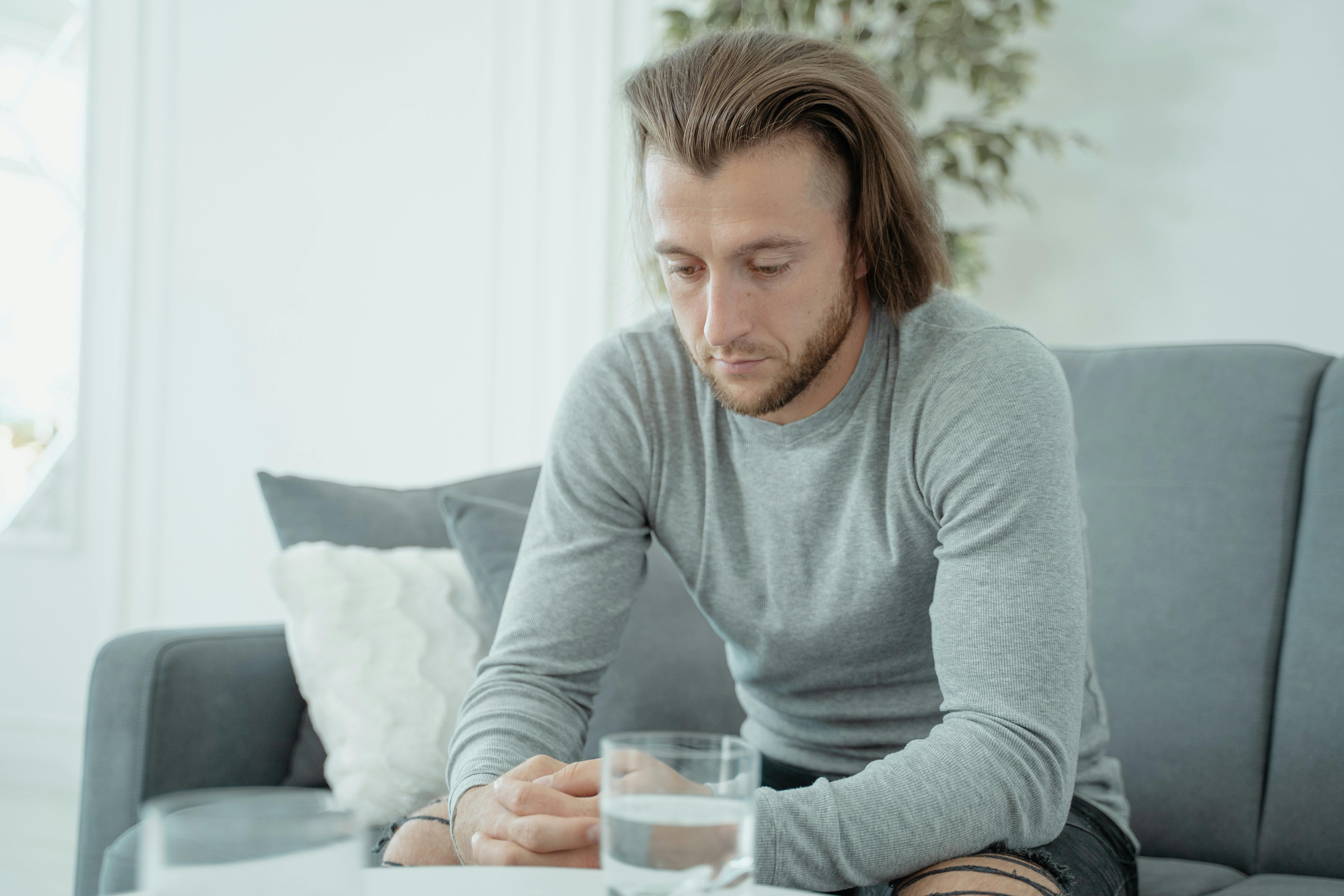 A man sitting on a couch | Source: Pexels