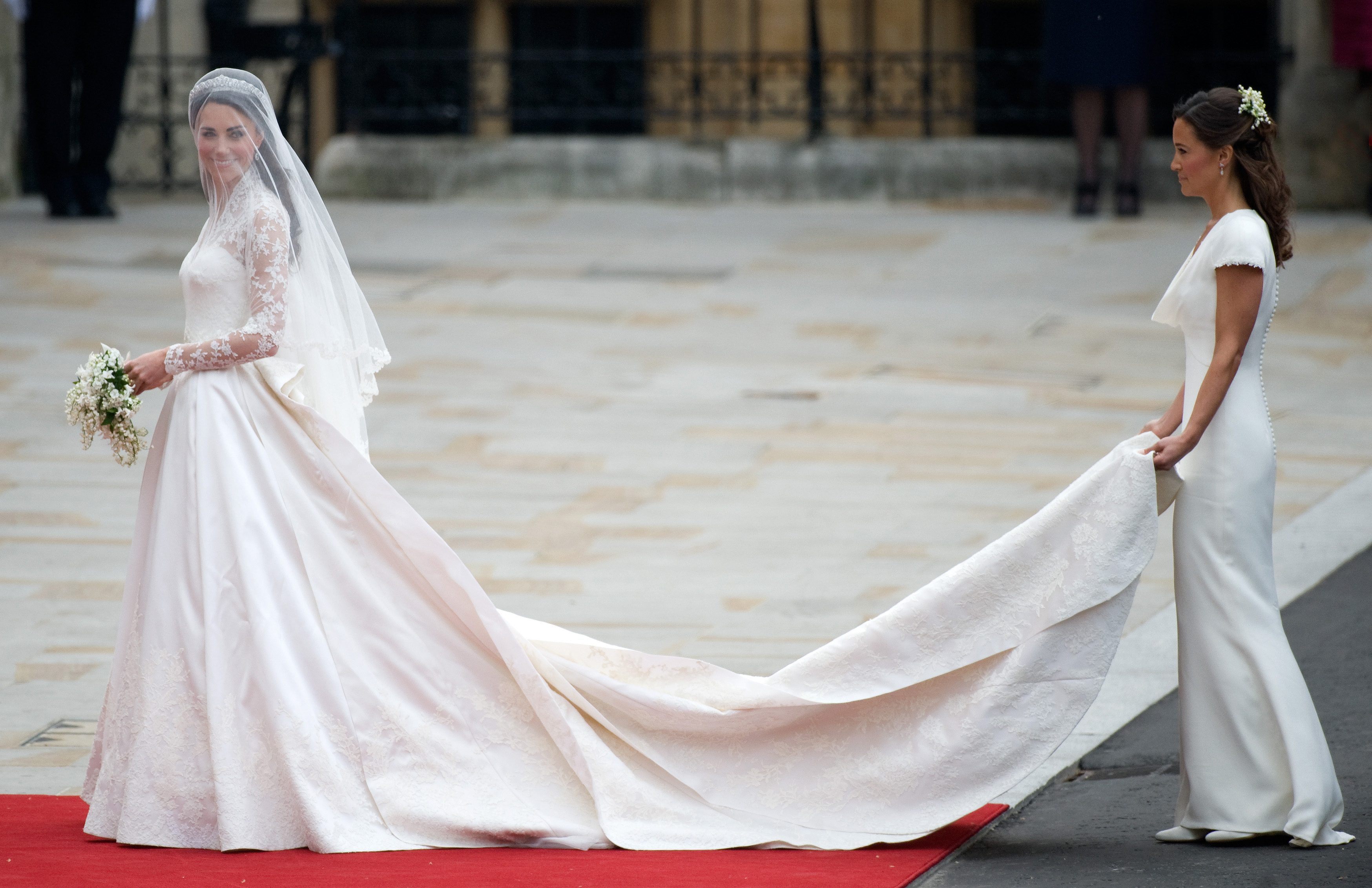 Catherine Middleton and her sister Pippa Middleton arriving for her wedding to Prince William, Duke of Cambridge at Westminster Abbey on April 29, 2011, in London, England | Source: Getty Images