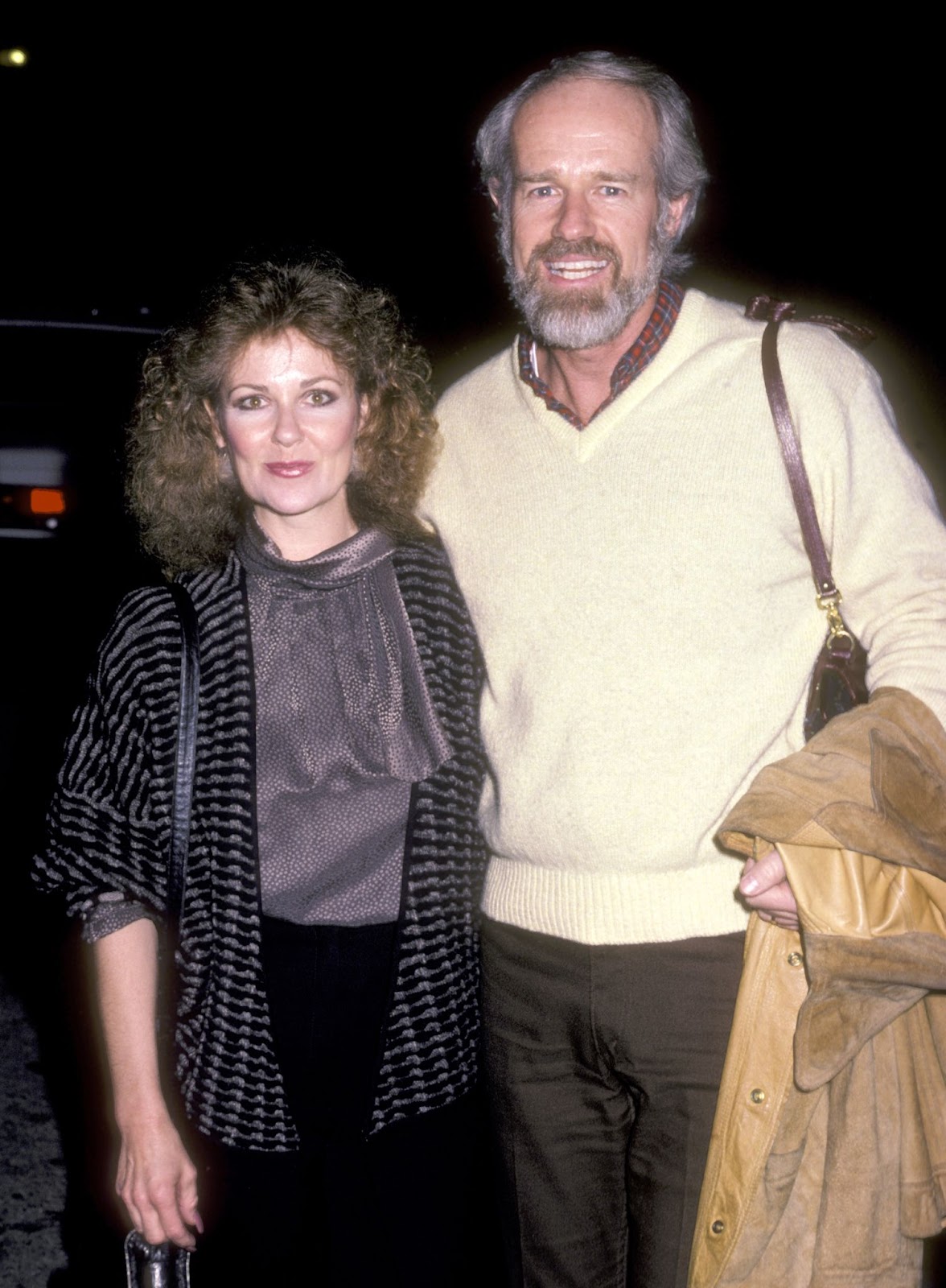 The actress and Mike Farrell at the Fundraiser Benefit for Senator Christopher Dodd on December 5, 1985,  in Los Angeles, California. | Source: Getty Images