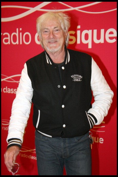 Hugues Aufray aux élections du Piano par Radio Classique à la Salle Pleyel à Paris.|Photo : Getty Images.