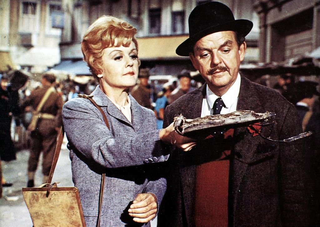 Angela Lansbury, David Tomlinson con Emelius Browne en 1971. | Foto: Getty Images.