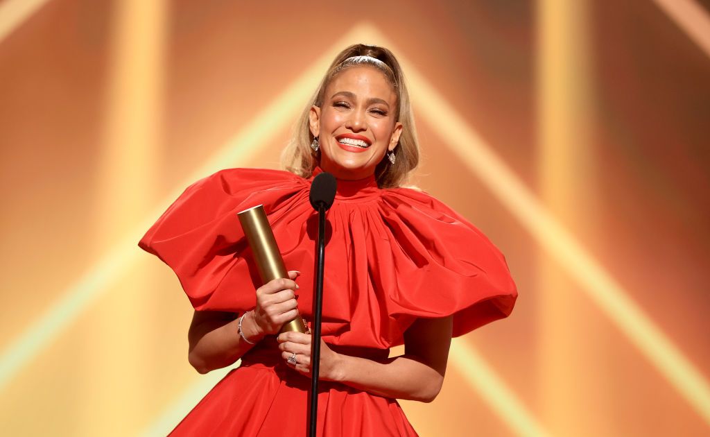 Jennifer Lopez accepted the People’s Icon of 2020 award onstage for the 2020 E! People's Choice Awards on Sunday, November 15, 2020 | Photo: Getty Images