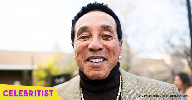 Smokey Robinson makes public appearance with his wife in plaid jacket and red pants