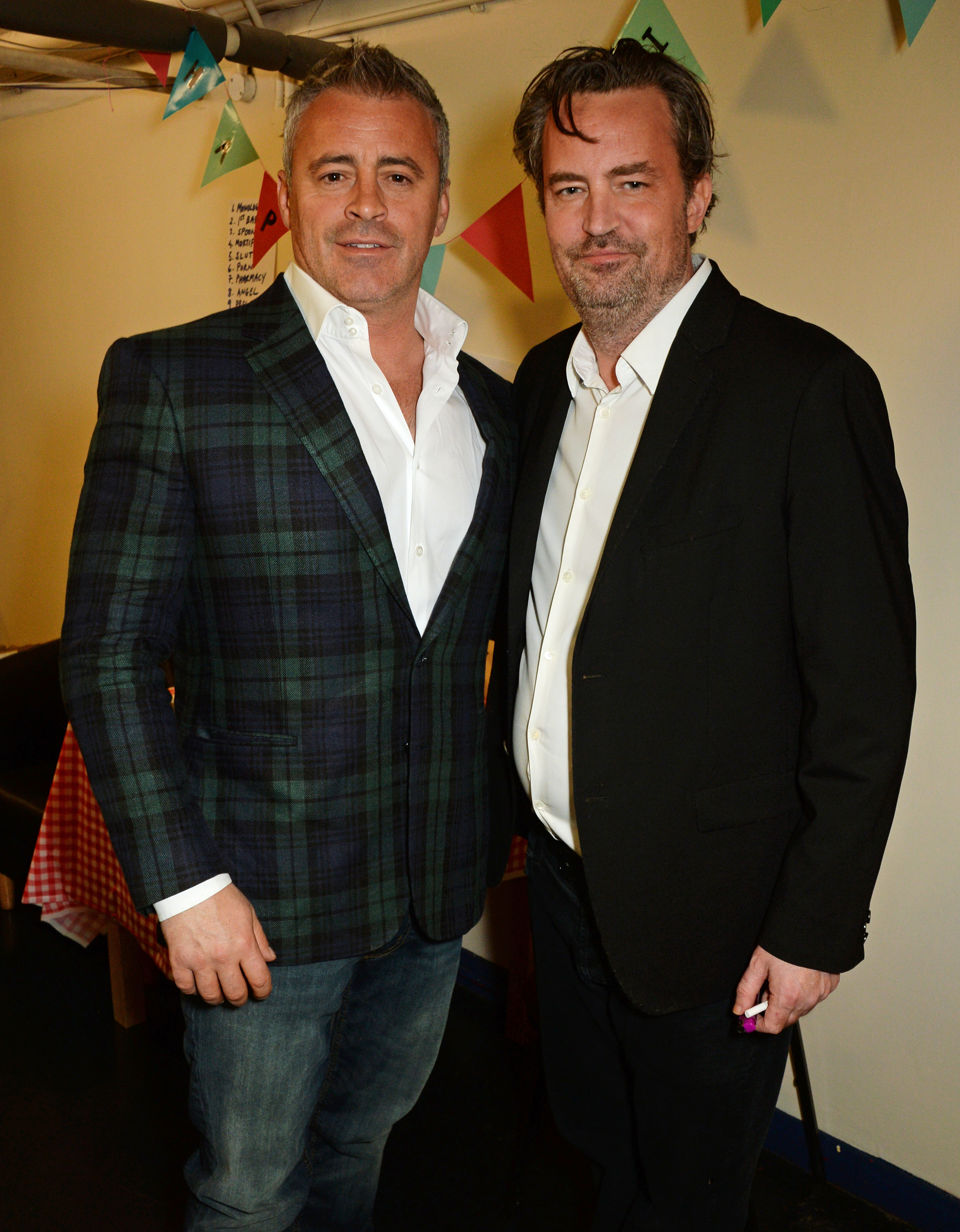 Matt LeBlanc and Matthew Perry backstage at the performance of "The End of Longing" in London, England on April 30, 2016 | Source: Getty Images