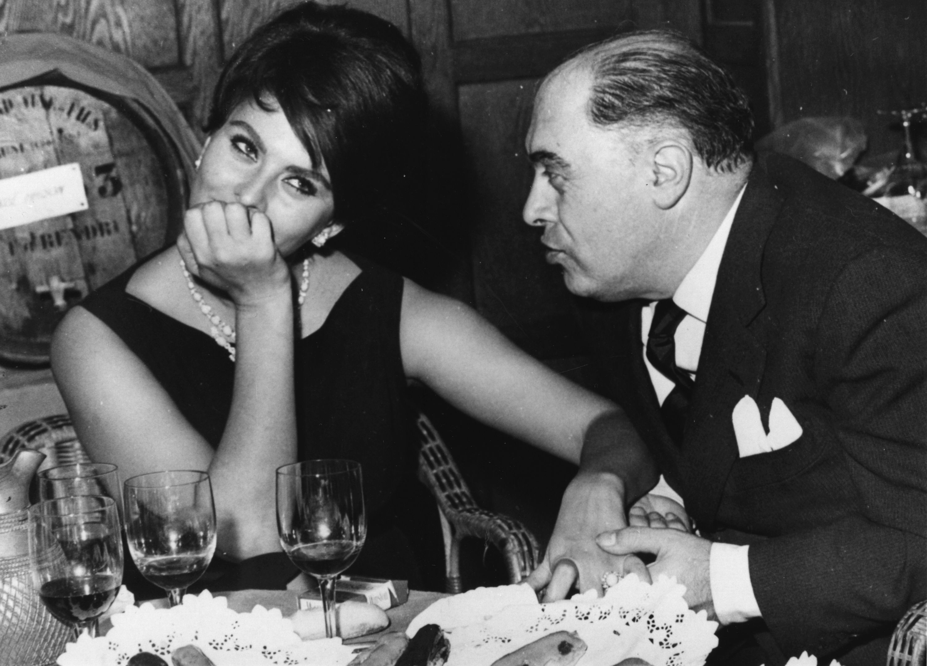 Sophila Loren and Carlo Ponti pictured in a restaurant on January 1, 1965 in France | Source: Getty Images