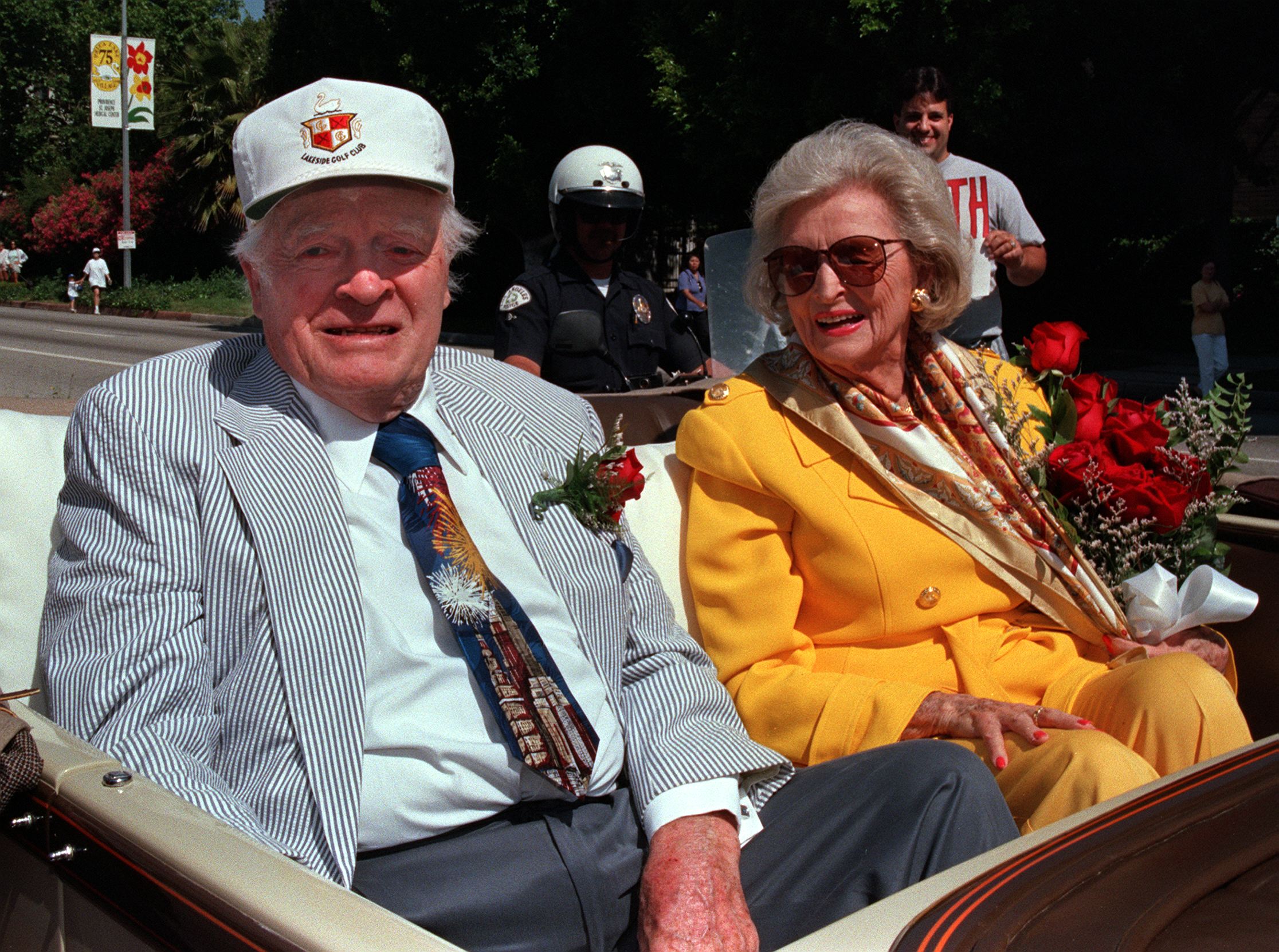Bob and Dolores Hope as the grand marshalls of the 75th Anniversary of the Toluca Lake Parade in 1998 | Source: Getty Images