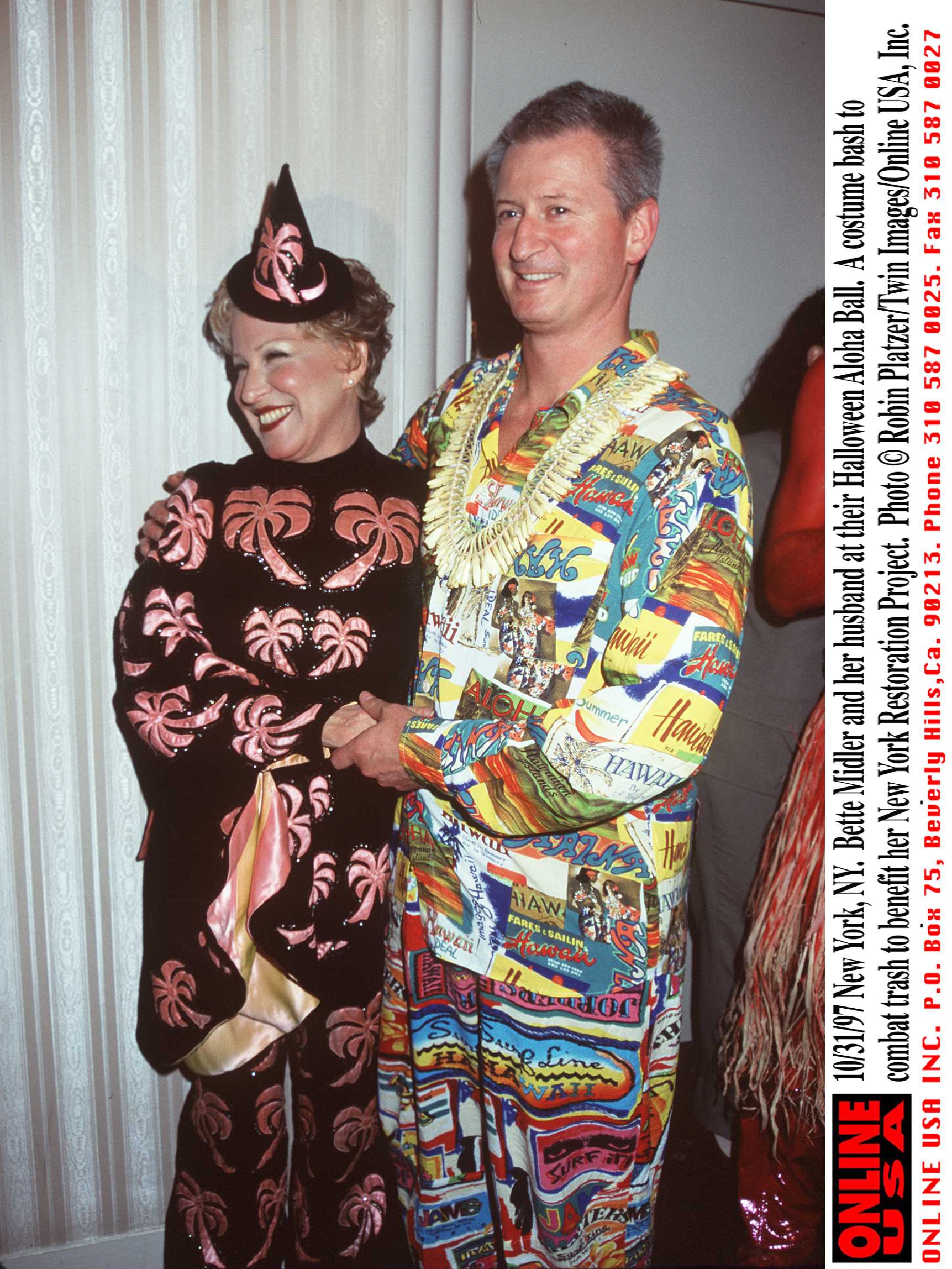 Singer Bette Midler and husband Martin von Haselberg at their Halloween Aloha Ball in October 1997 | Source: Getty Images