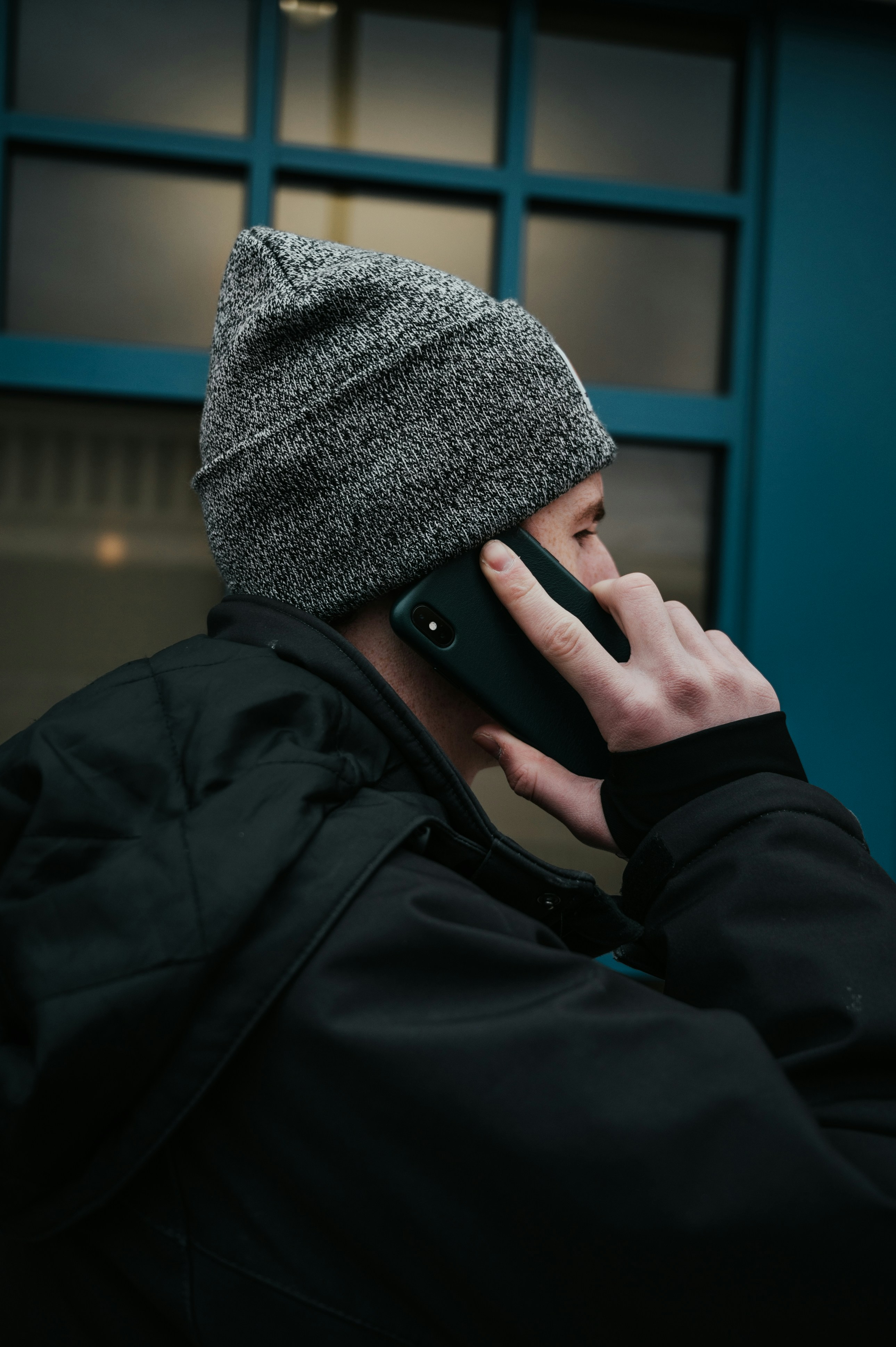 Man talking on the phone | Source: Unsplash