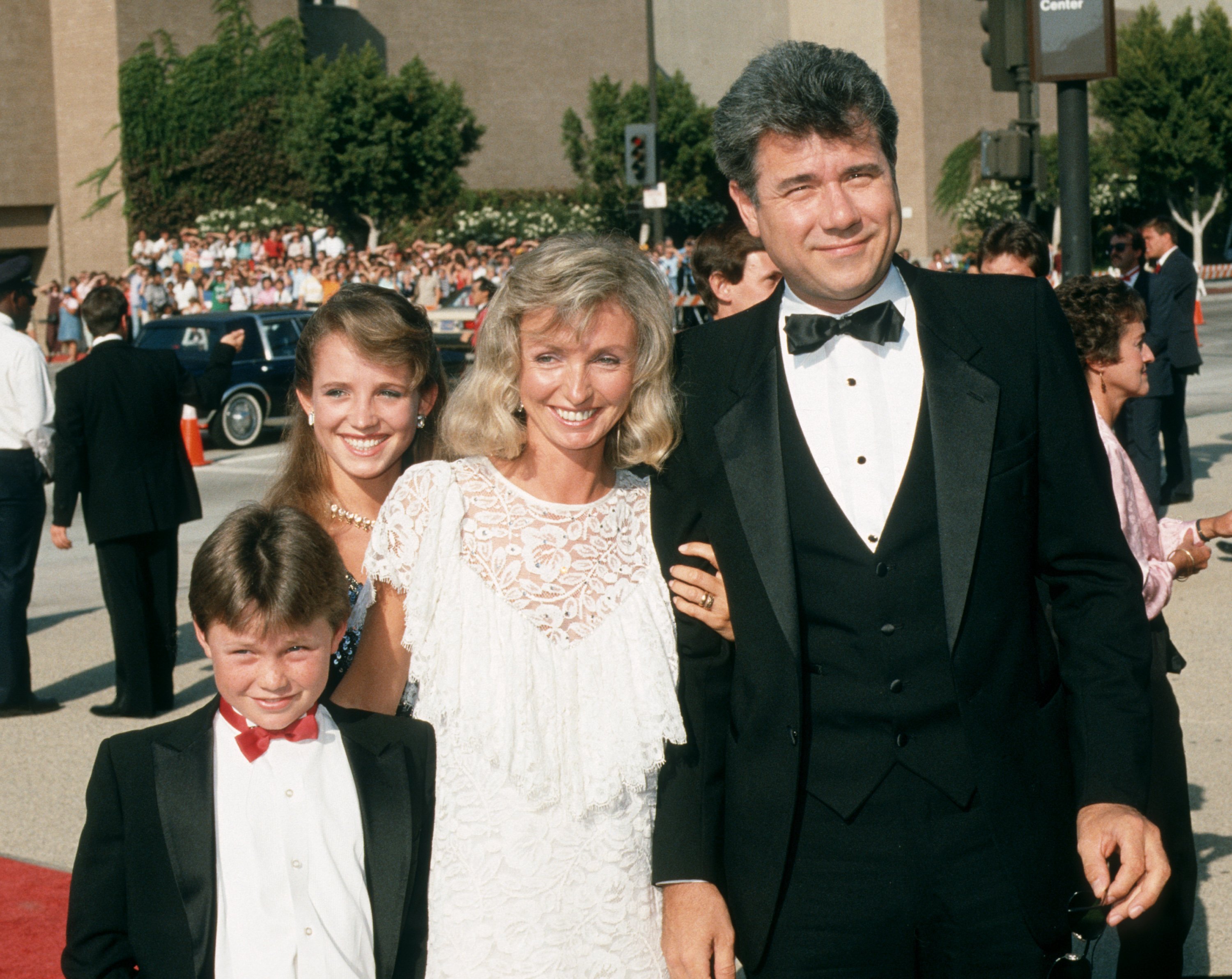 John Larroquette, Elizabeth Cookson, Lisa Laurraquette, and Jonathan Larroquette at the 38th Annual Primetime Emmy Awards on September 21, 1986, in Pasadena, California | Source: Getty Images