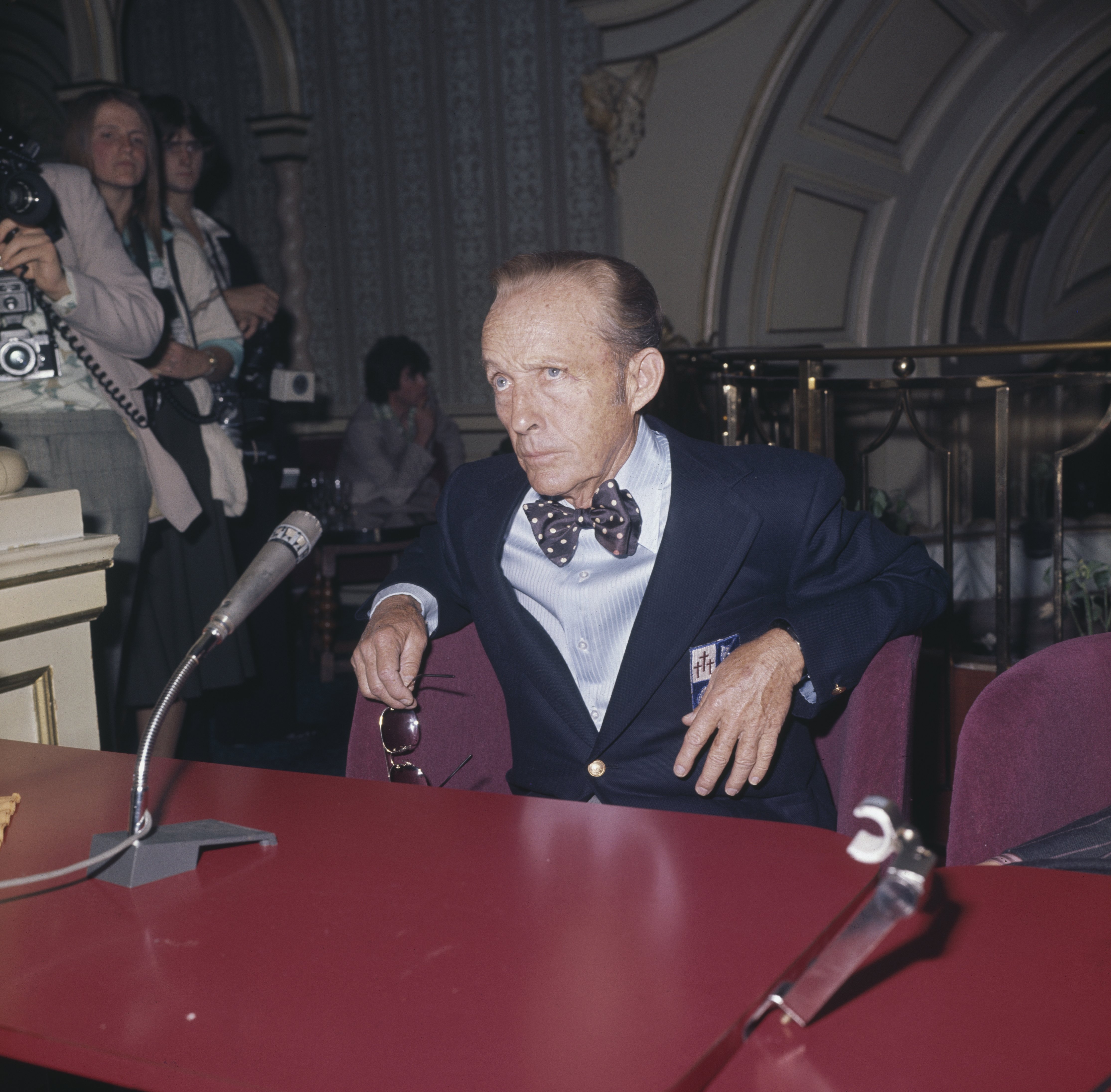 Bing Crosby's appearance on Pete Murray's "Open House" show on Radio 2 in United Kingdom on September 15, 1975. | Photo: Getty Images