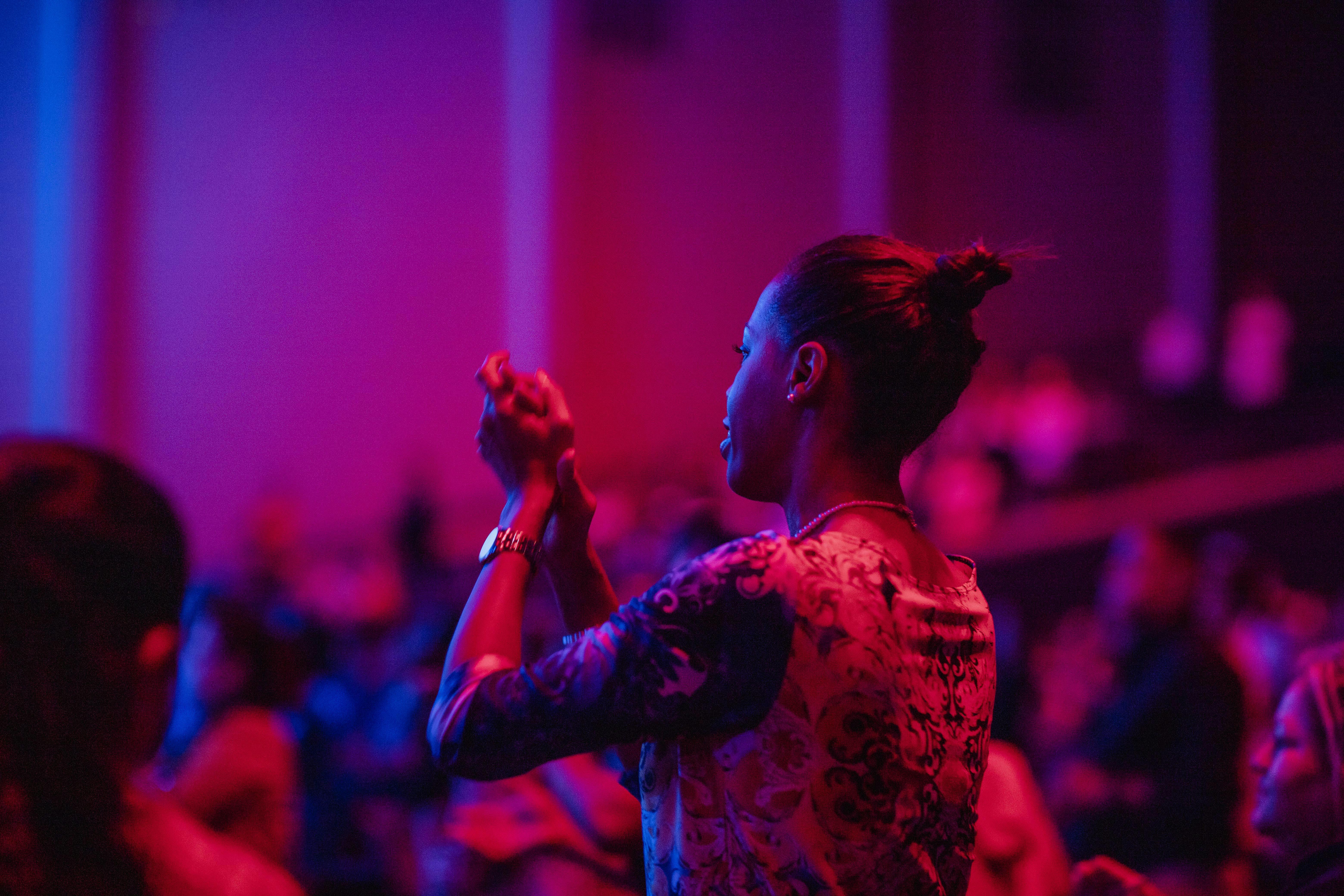 A woman at an event | Source: Pexels