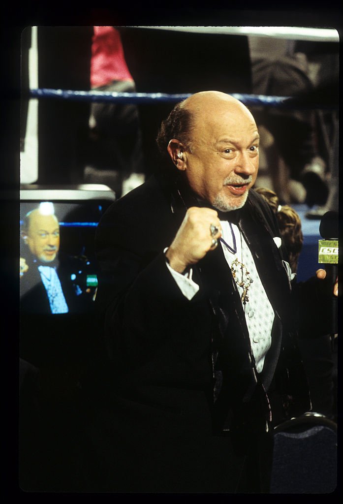 Allen Garfield on the set of "The Cut Man Cometh" on January 18, 2000 | Photo: Getty Images