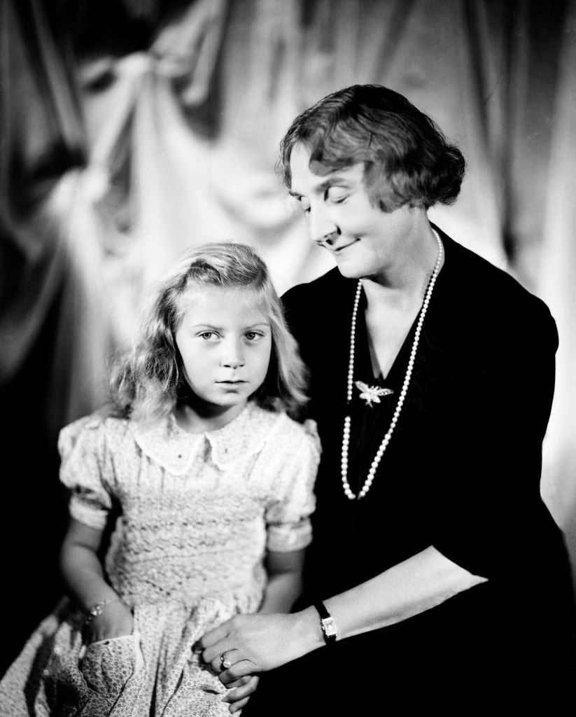 La princesa Marie Bonaparte (1882-1962), esposa del príncipe Jorge de Grecia, con su nieta, la princesa Tatiana Radziwill. I Foto: Getty Images