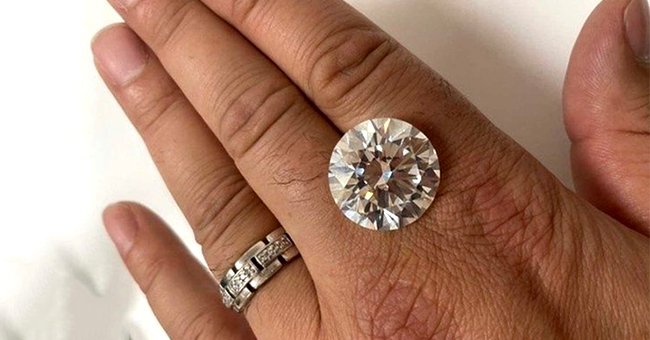 The 34-carat diamond pictured, which was reportedly found at a 70-year-old UK woman's house. | Photo: twitter.com/IrishSunOnline