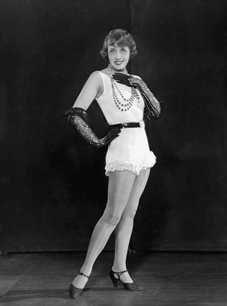 Portrait de Mistinguett à Paris, France, vers 1928. | Photo : Getty Images