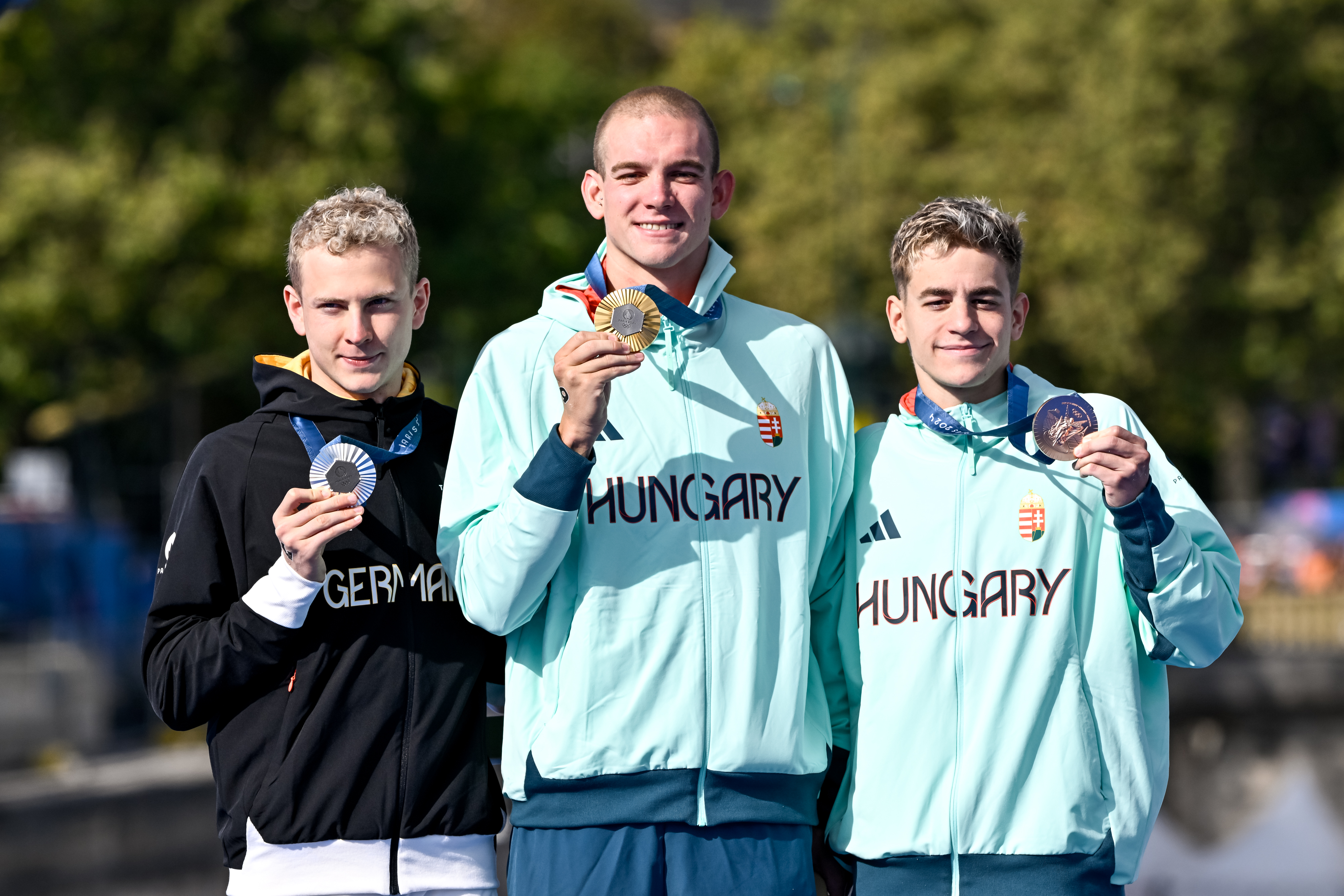 Oliver Klemet, Kristof Rasovszky, and David Betlehem, show their medals after competing in the Marathon Swimming 10km Men's event during the Paris 2024 Olympic Games on August 9, 2024 | Source: Getty Images