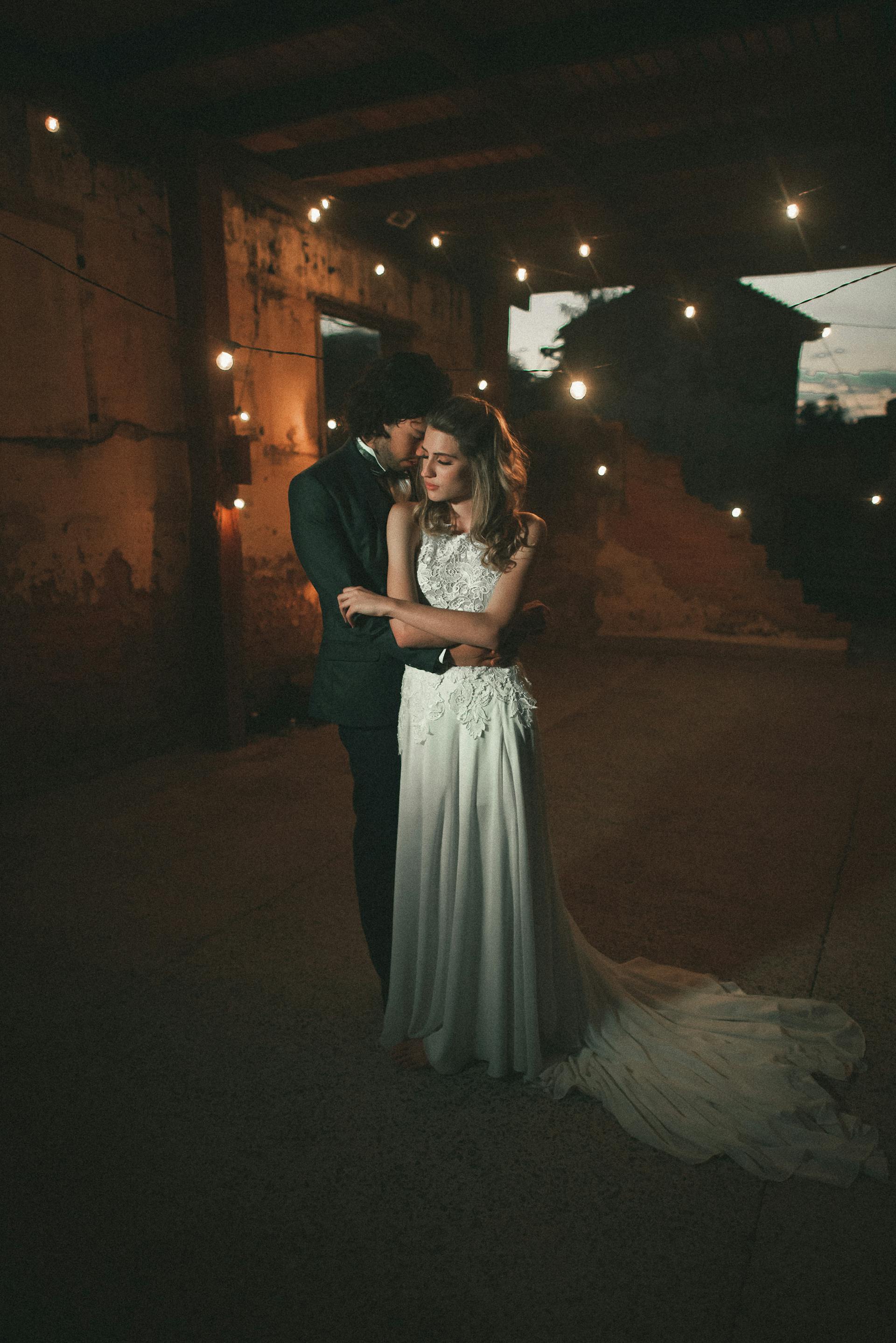 A bridal couple standing together | Source: Pexels