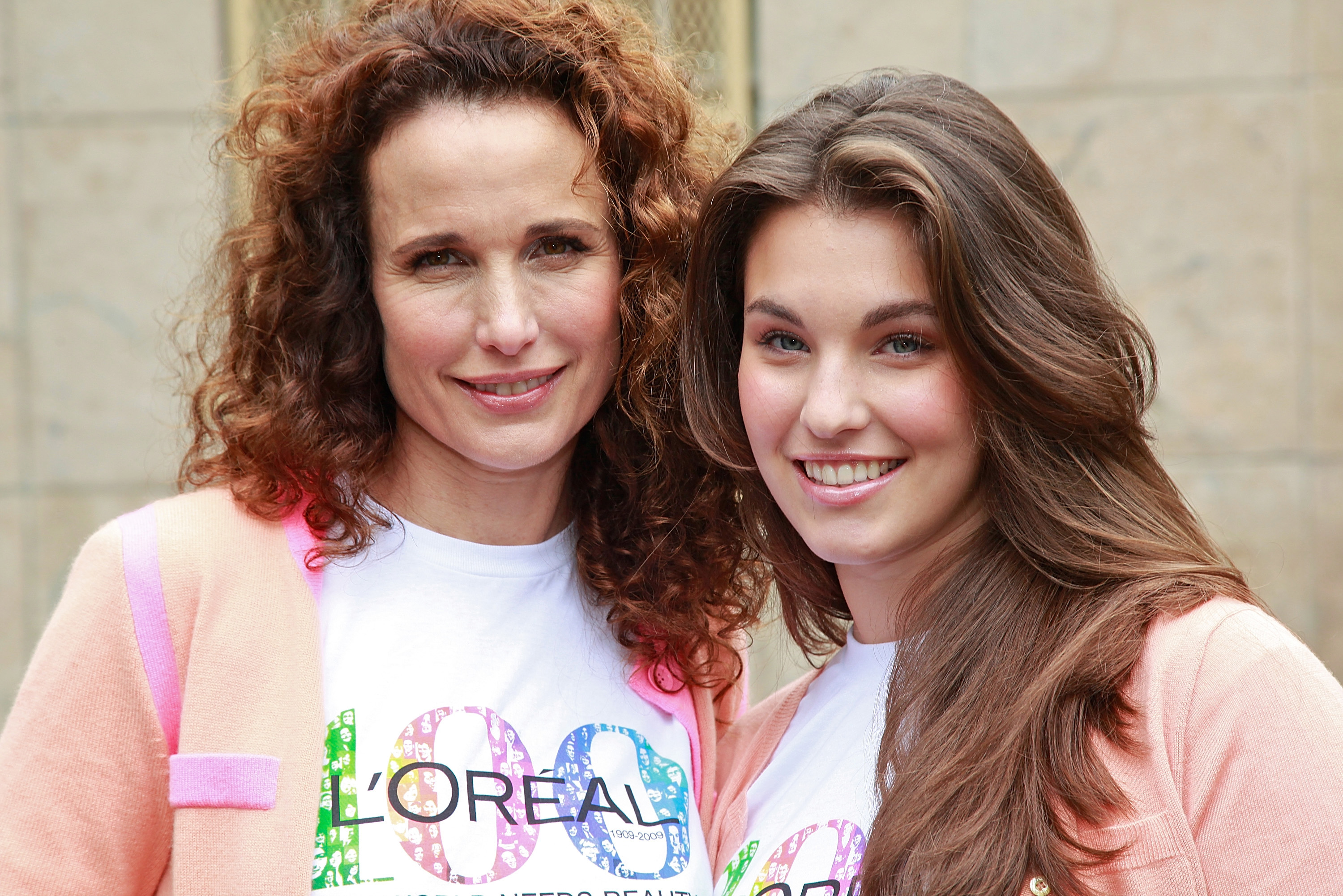 Andie MacDowell and her daughter Rainey Qualley at the L'Oreal Centennial Volunteer Day on June 4, 2009, in New York City | Source: Getty Images
