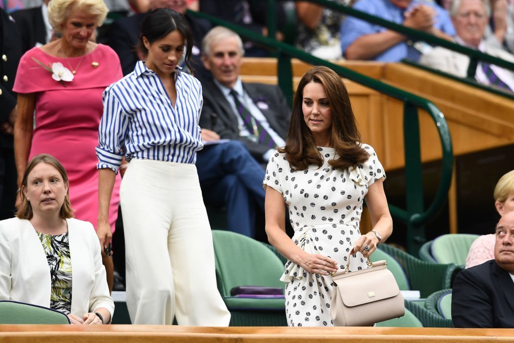 Catherine, la duchesse de Cambridge (R) et Meghan, la duchesse de Sussex. | Photo : Getty Images