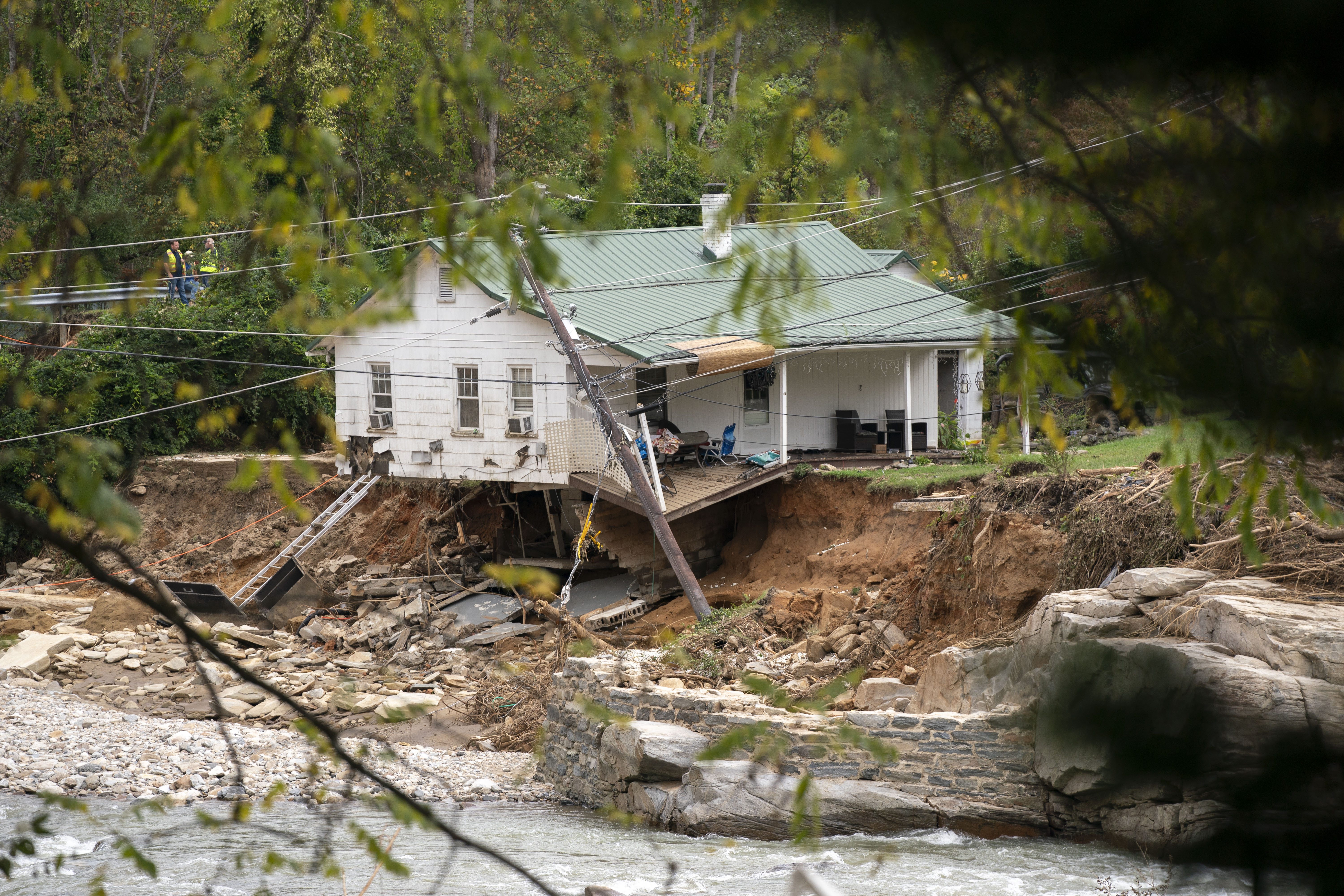 A house along the Broad River in the aftermath of Hurricane Helene in Bat Cave, North Carolina, on October 1, 2024 | Source: Getty Images