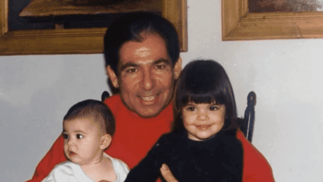 Photo of Robert Kardashian with Kylie and Kendall | Source: YouTube/OWN
