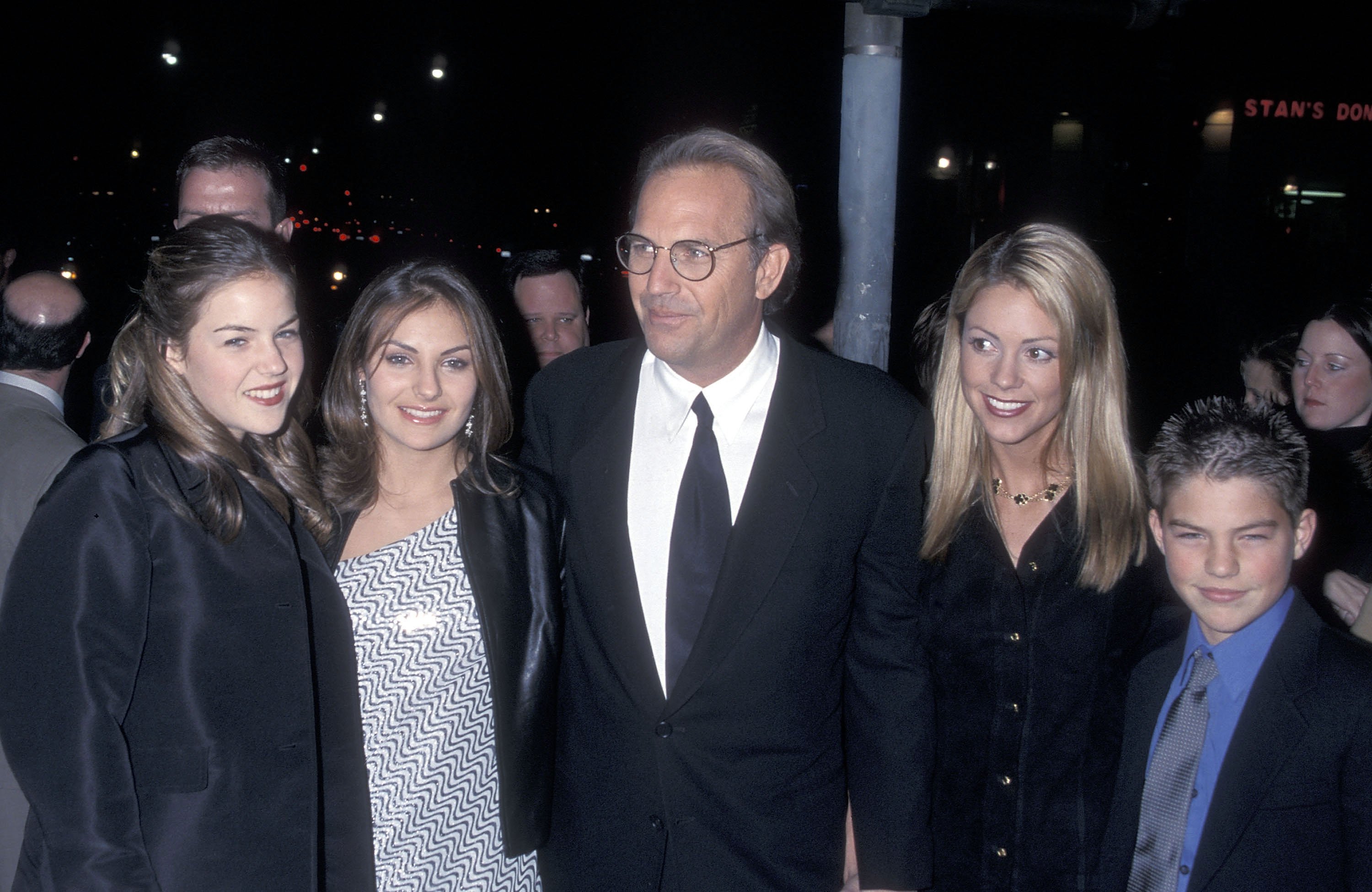 Actor Kevin Costner, girlfriend Cindy Baumgartner and his kids Lily, Annie and Joe Costnerattend the "Thirteen Days" Westwood Premiere on December 19, 2000 at the Mann Village Theatre in Westwood, California. | Source: Getty Images